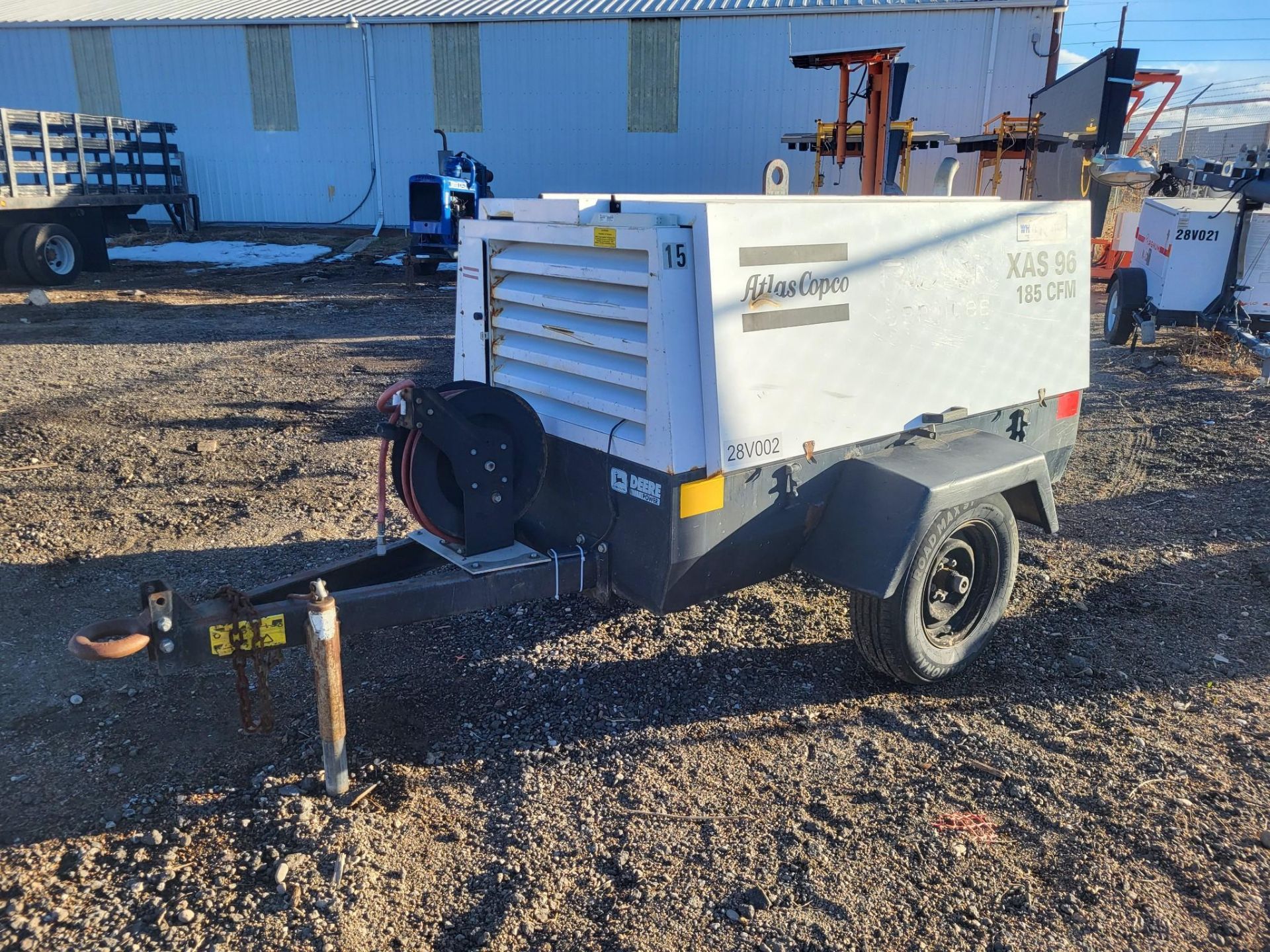 1999 ATLAS COPCO XAS96JD AIR COMPRESSOR WITH JACK HAMMER