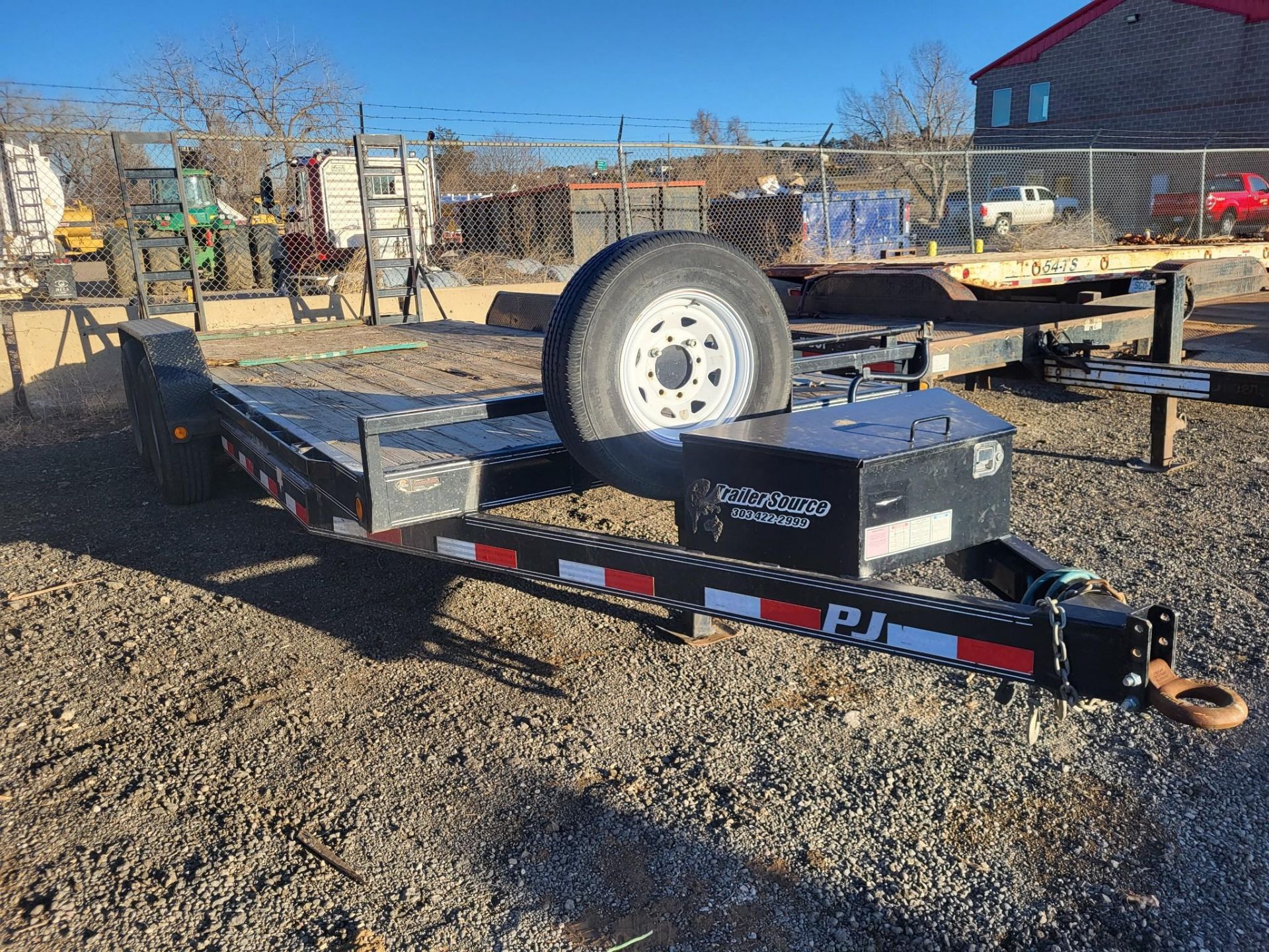 2007 PJ TANDEM AXLE TRAILER