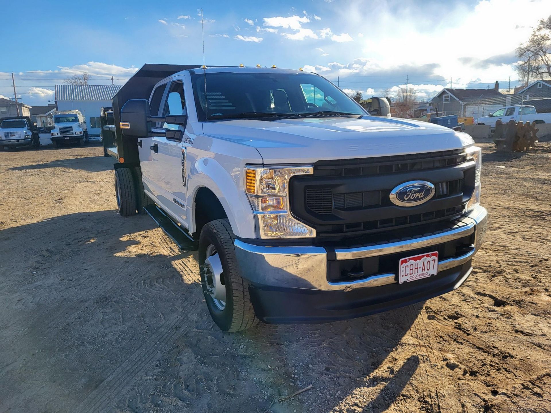 2021 FORD F350 CREW CAB DUALLY DIESEL FLATBED DUMP TRUCK 19,500 MILES! - Image 4 of 37