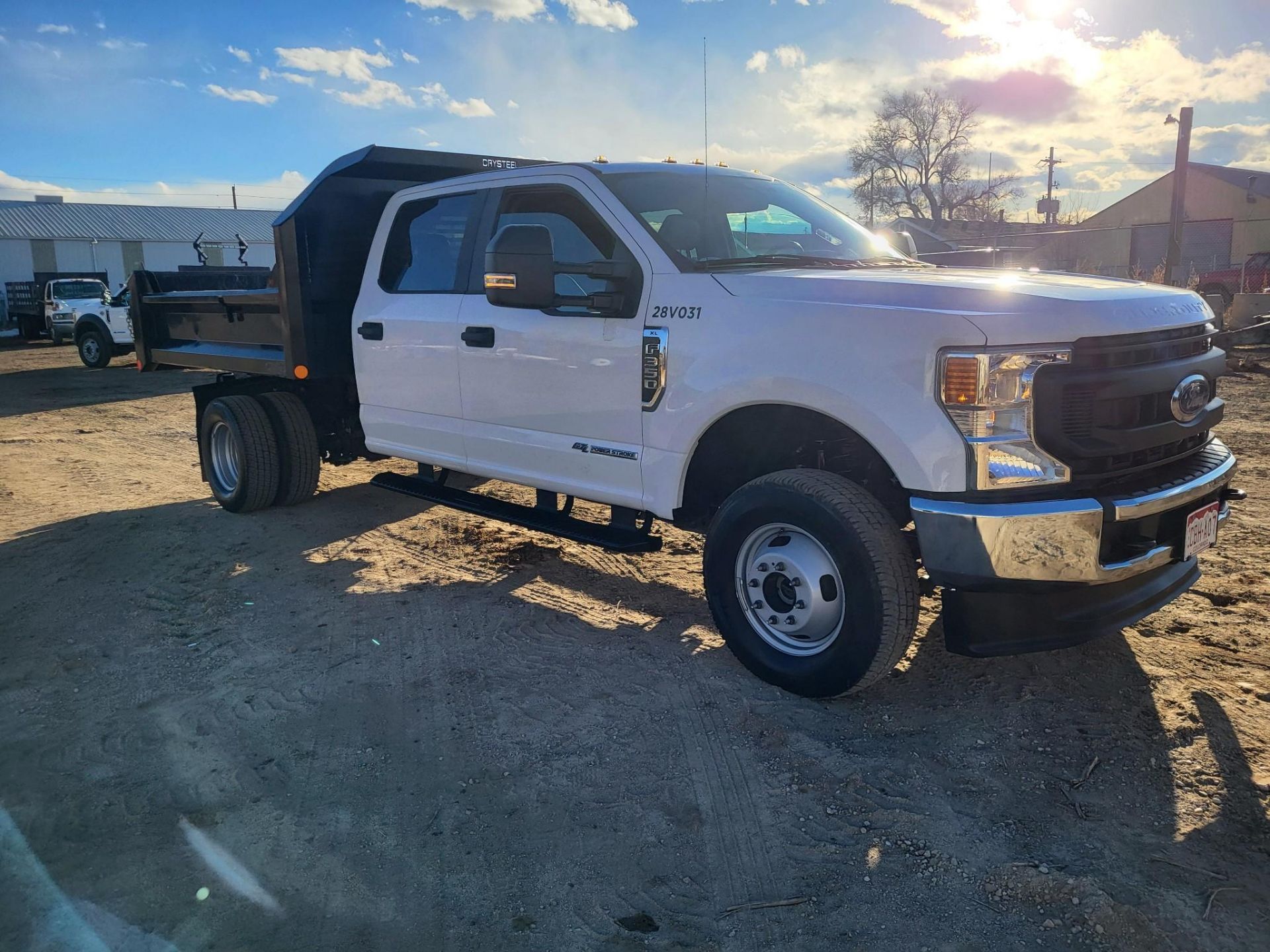 2021 FORD F350 CREW CAB DUALLY DIESEL FLATBED DUMP TRUCK 19,500 MILES! - Image 5 of 37