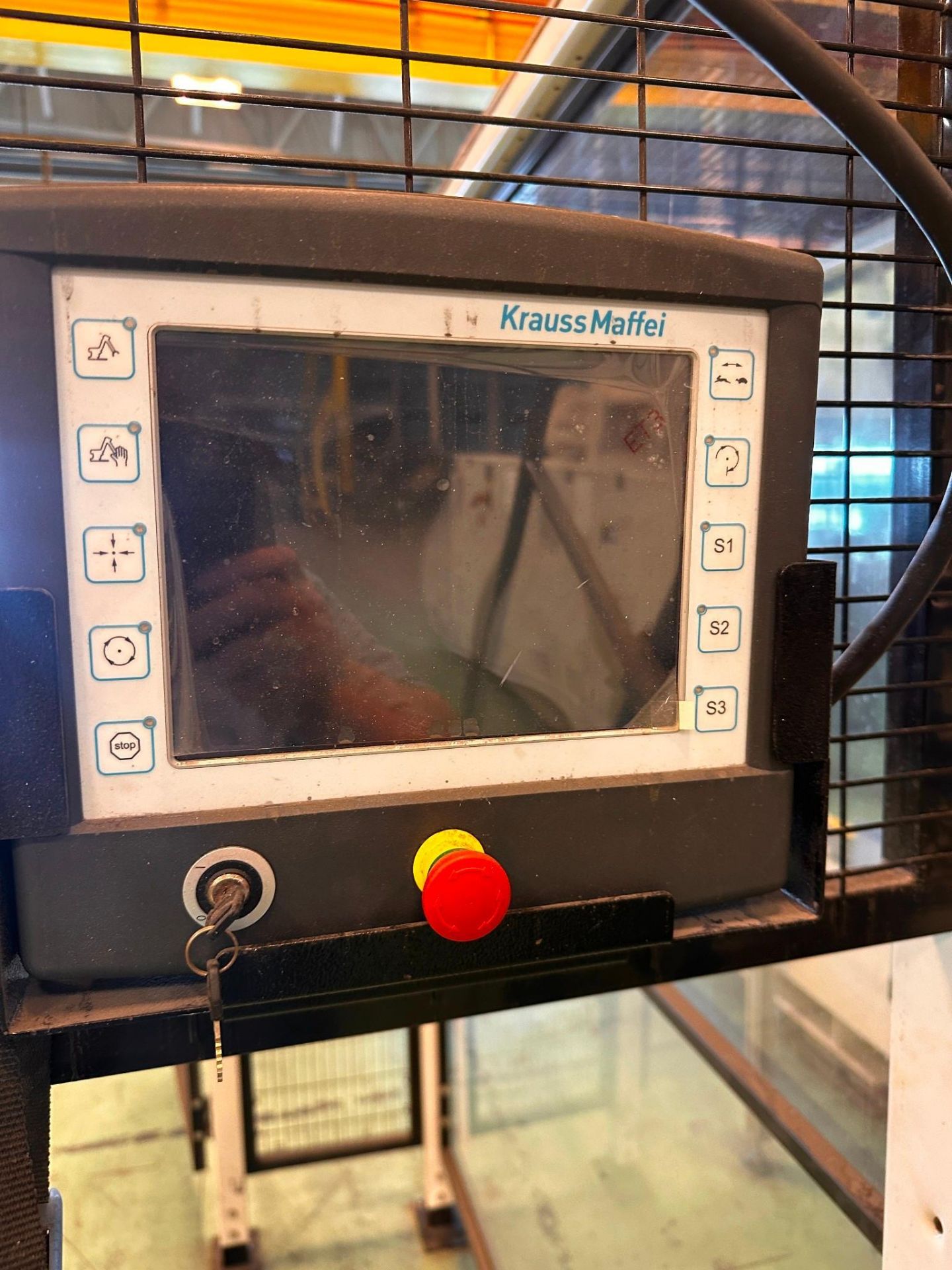 730 TON KRAUSS MAFFEI KM 650-6100 CX INJECTION MOLDER, 2013 - Image 17 of 24