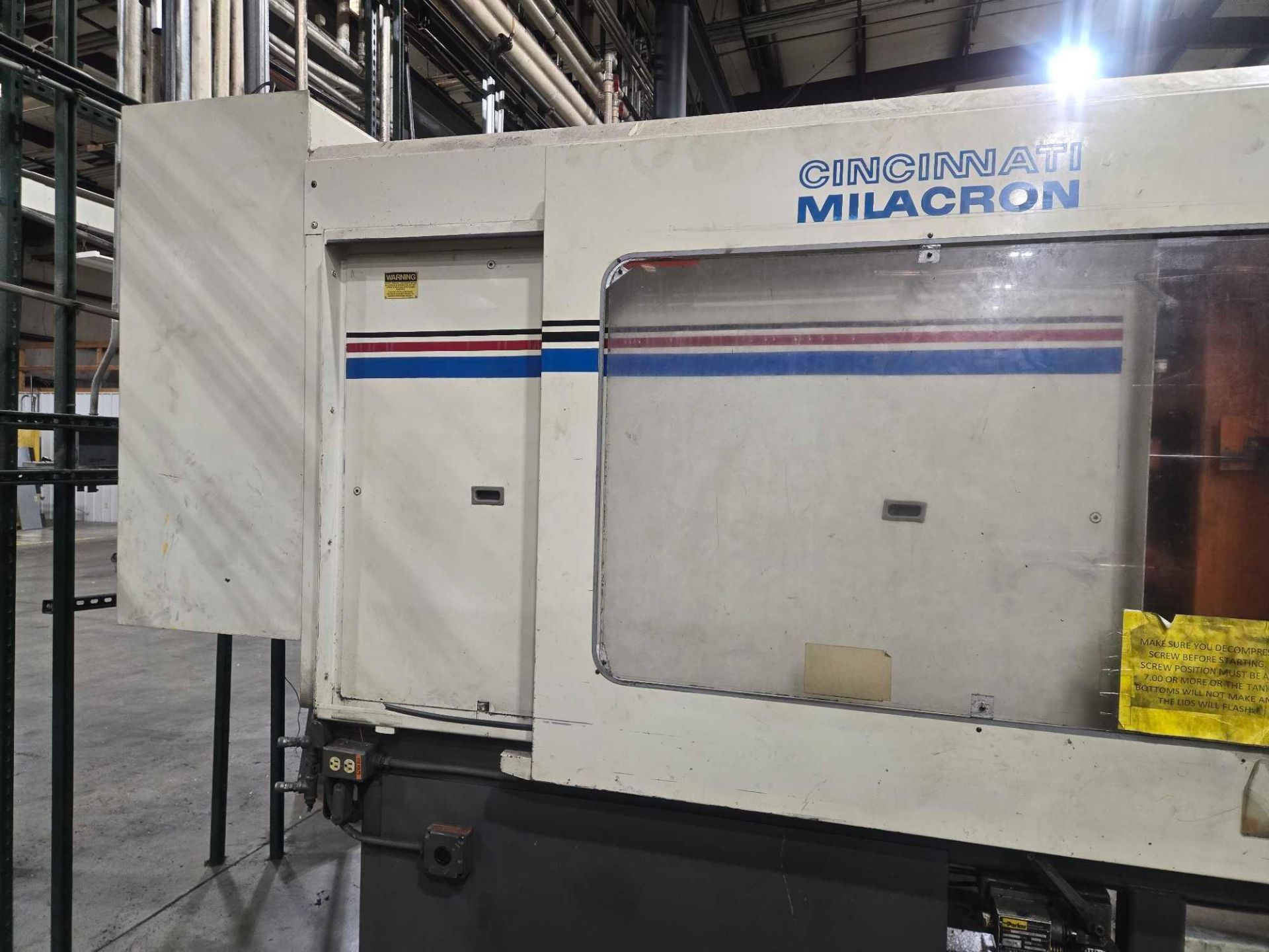 CINCINNATI MILACRON VH 500 CE-41 INJECTION MOLDING MACHINE - Image 2 of 21