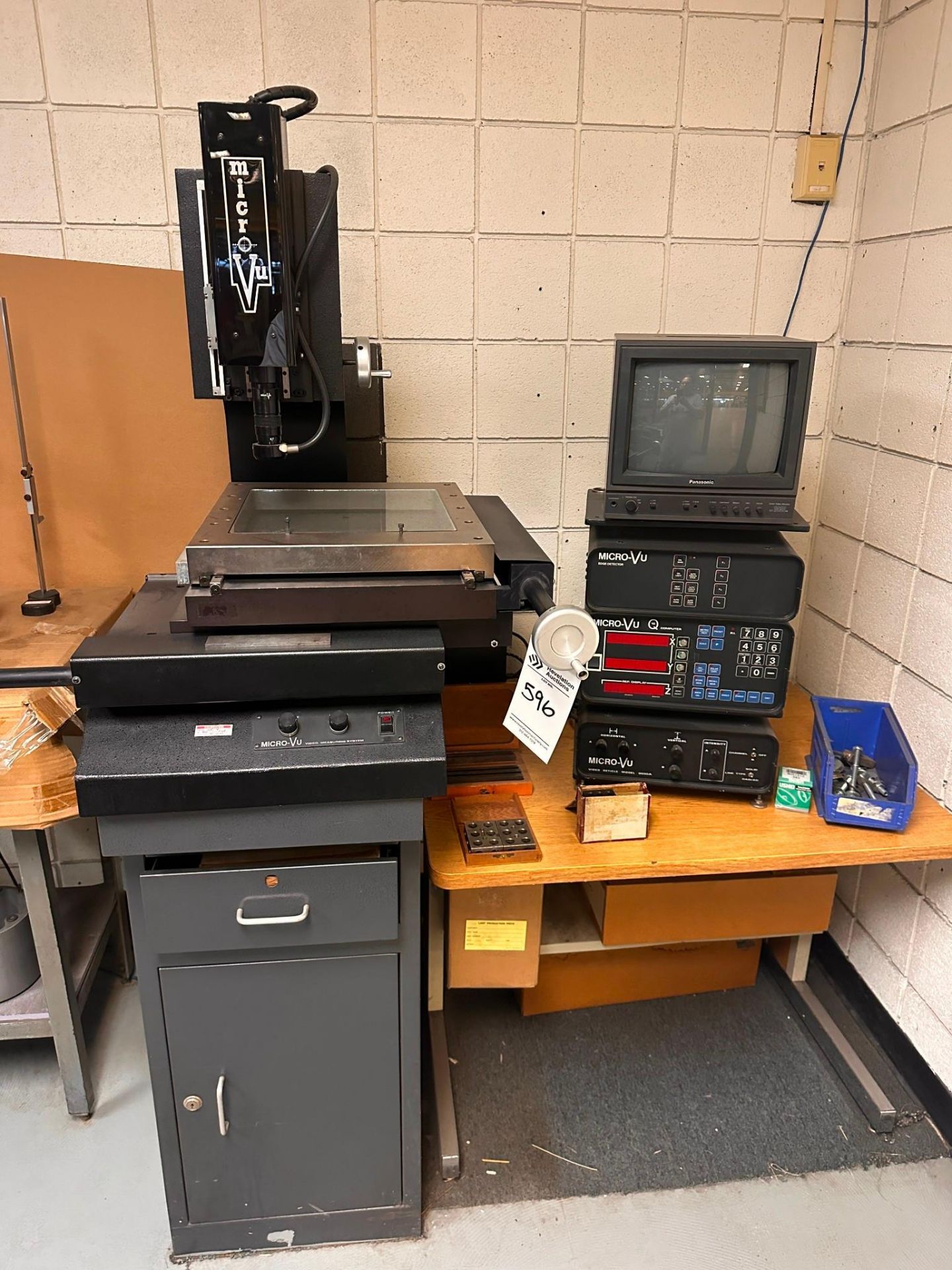 MICRO-VU VIDEO MEASURING SYSTEM INCLUDES EDGE DETECTOR, 1G COMPUTER AND ...