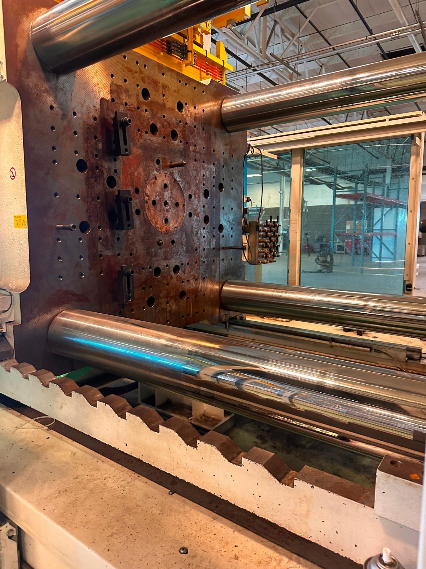 730 TON KRAUSS MAFFEI KM 650-6100 CX INJECTION MOLDER, 2013 - Image 10 of 24