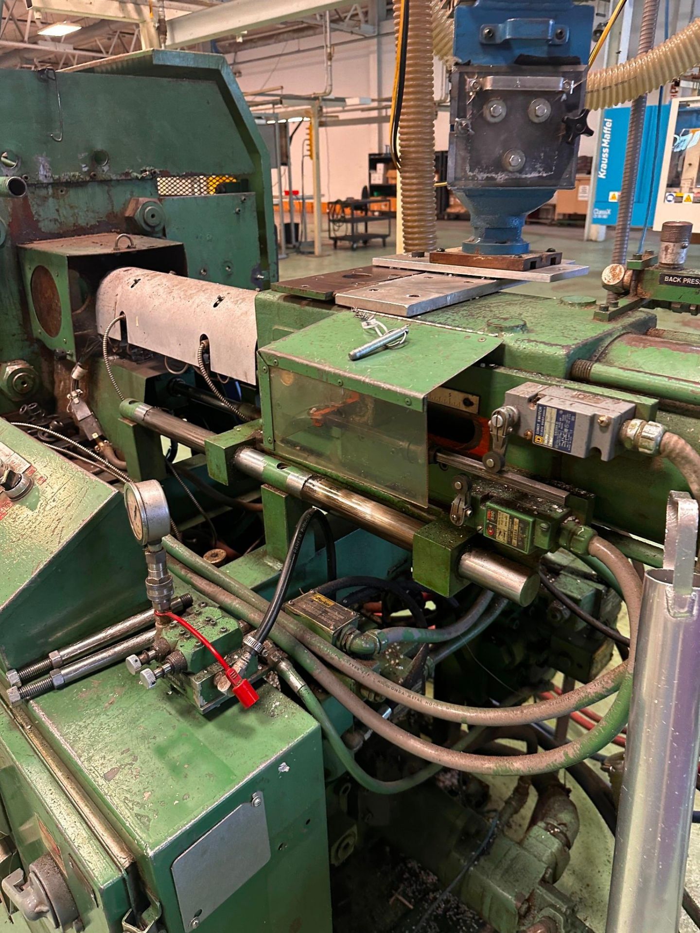 50 TON TRUBOR 50-RS-3 1/2 INJECTION MOLDING MACHINE - Image 8 of 11