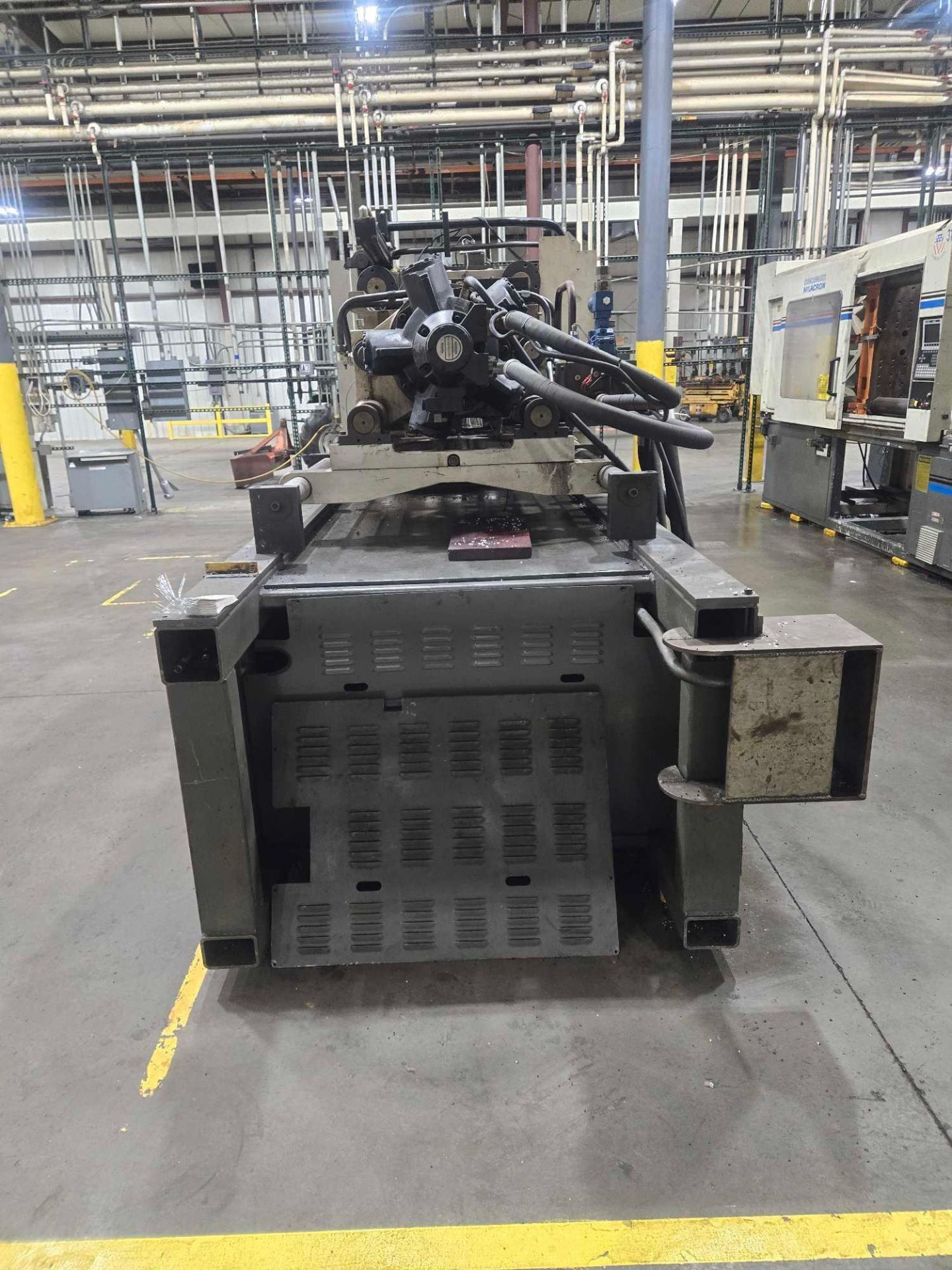 CINCINNATI MILACRON VH 500-41 INJECTION MOLDER - Image 9 of 18