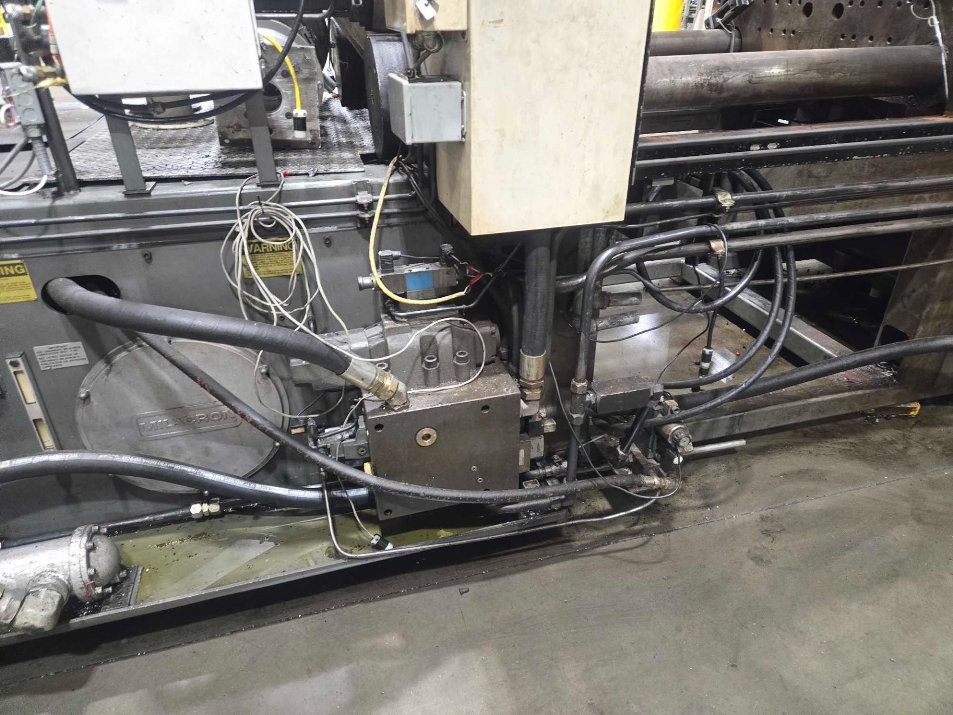 CINCINNATI MILACRON VH 500-41 INJECTION MOLDER - Image 14 of 18