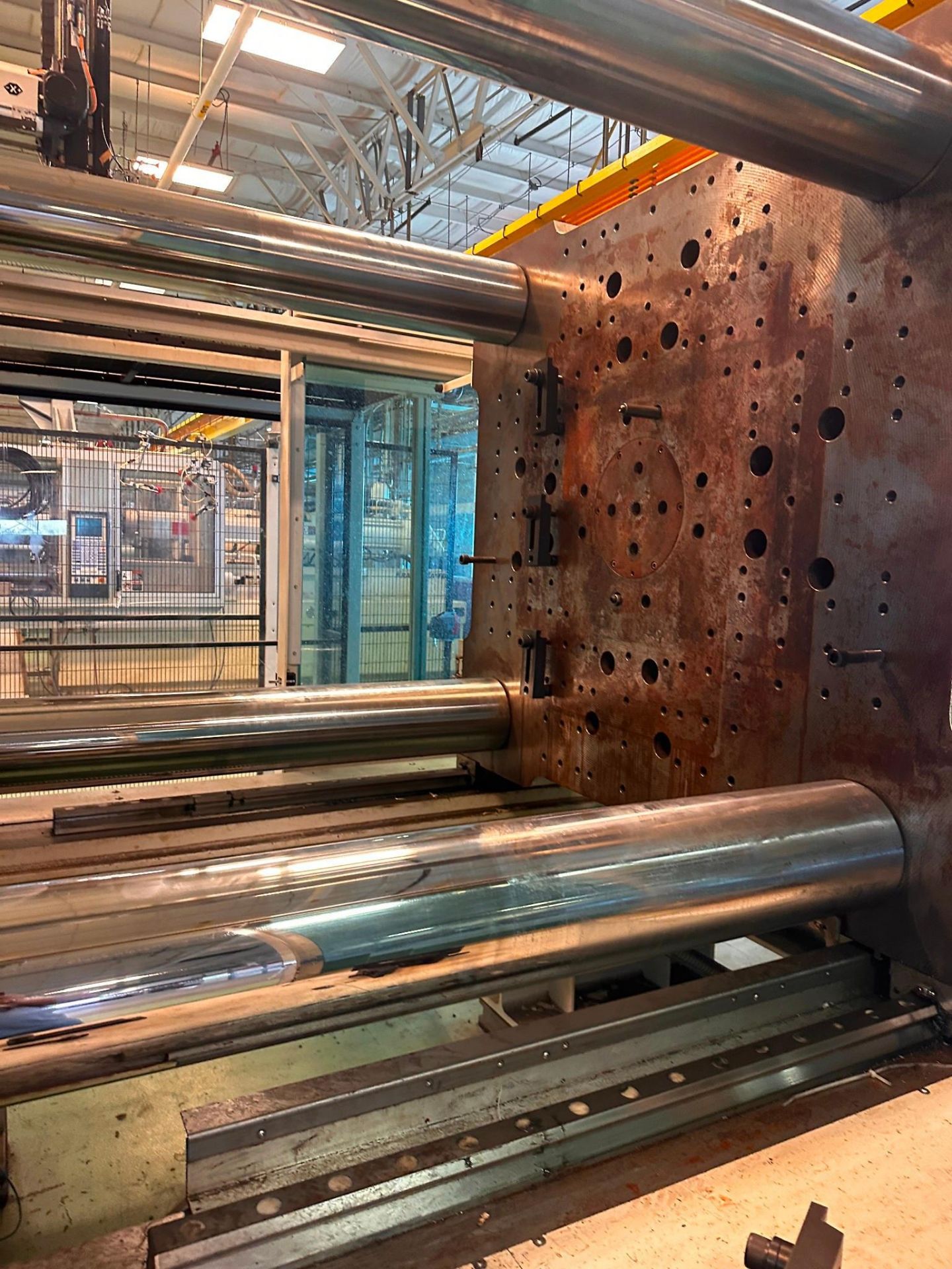 730 TON KRAUSS MAFFEI KM 650-6100 CX INJECTION MOLDER, 2013 - Image 12 of 24