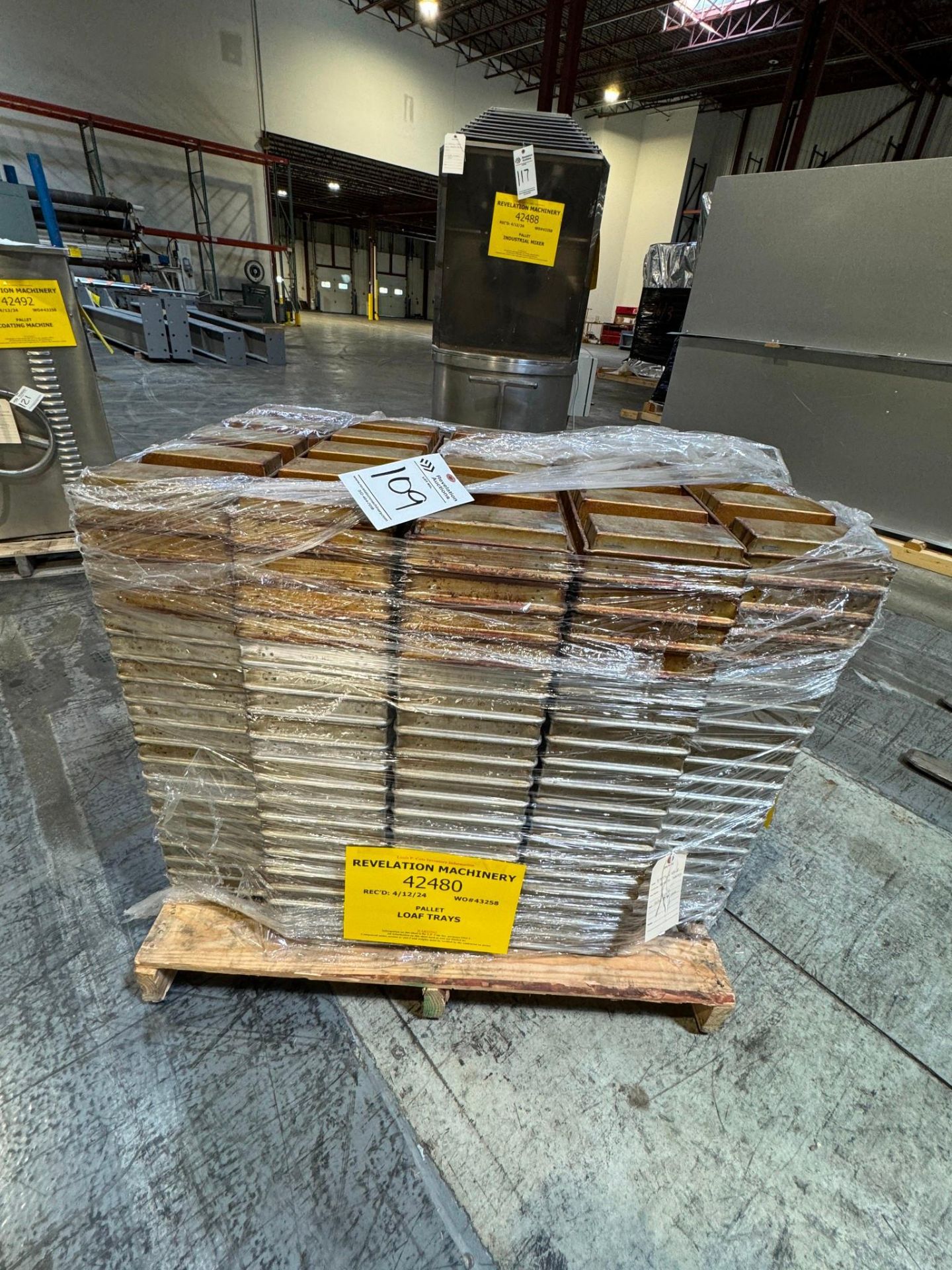 PALLET OF 128 1LB LOAF PANS ($470 LOADING FEE PER TRUCK)