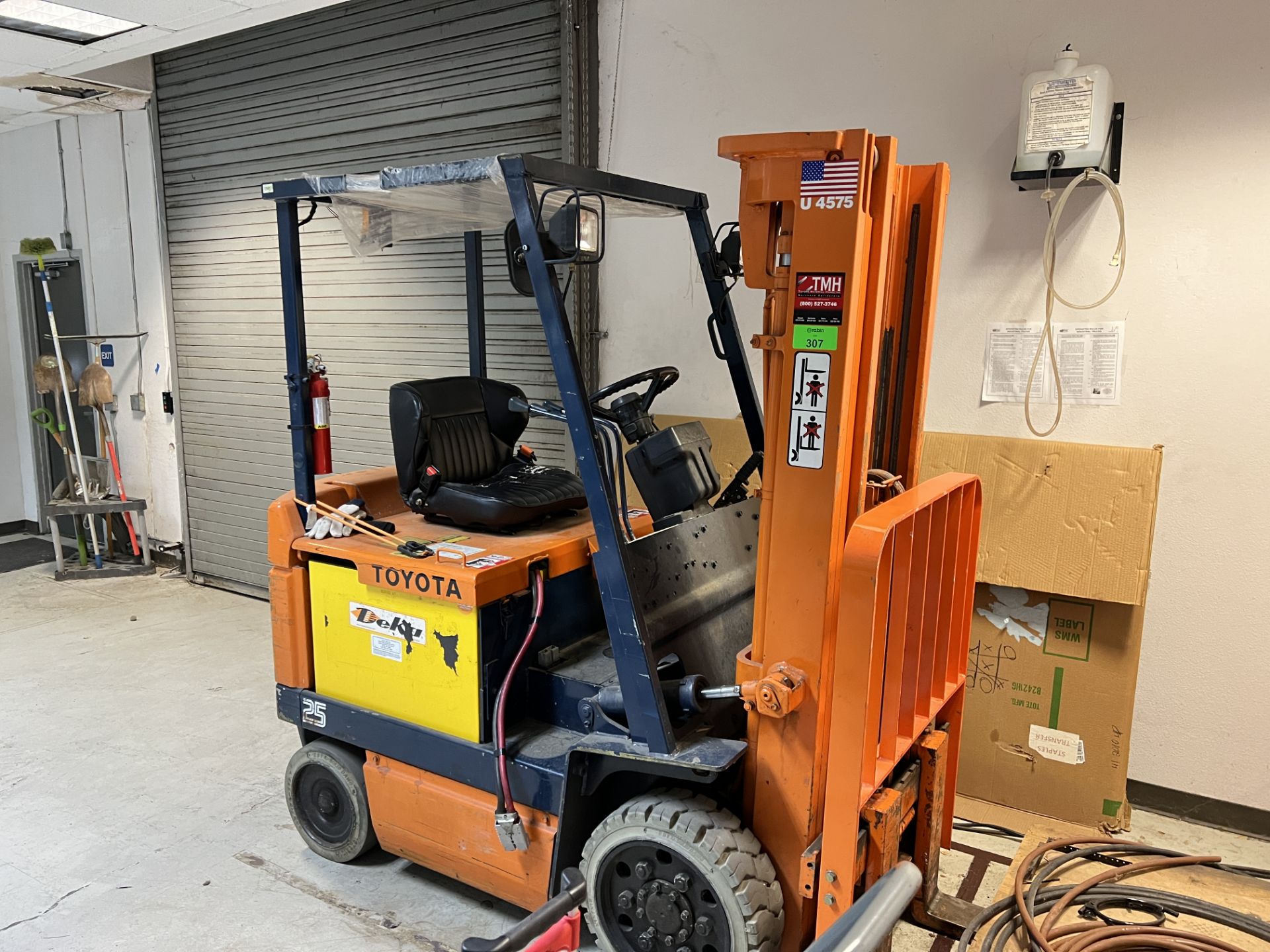 Electric Sit Down Forklift - Image 2 of 11