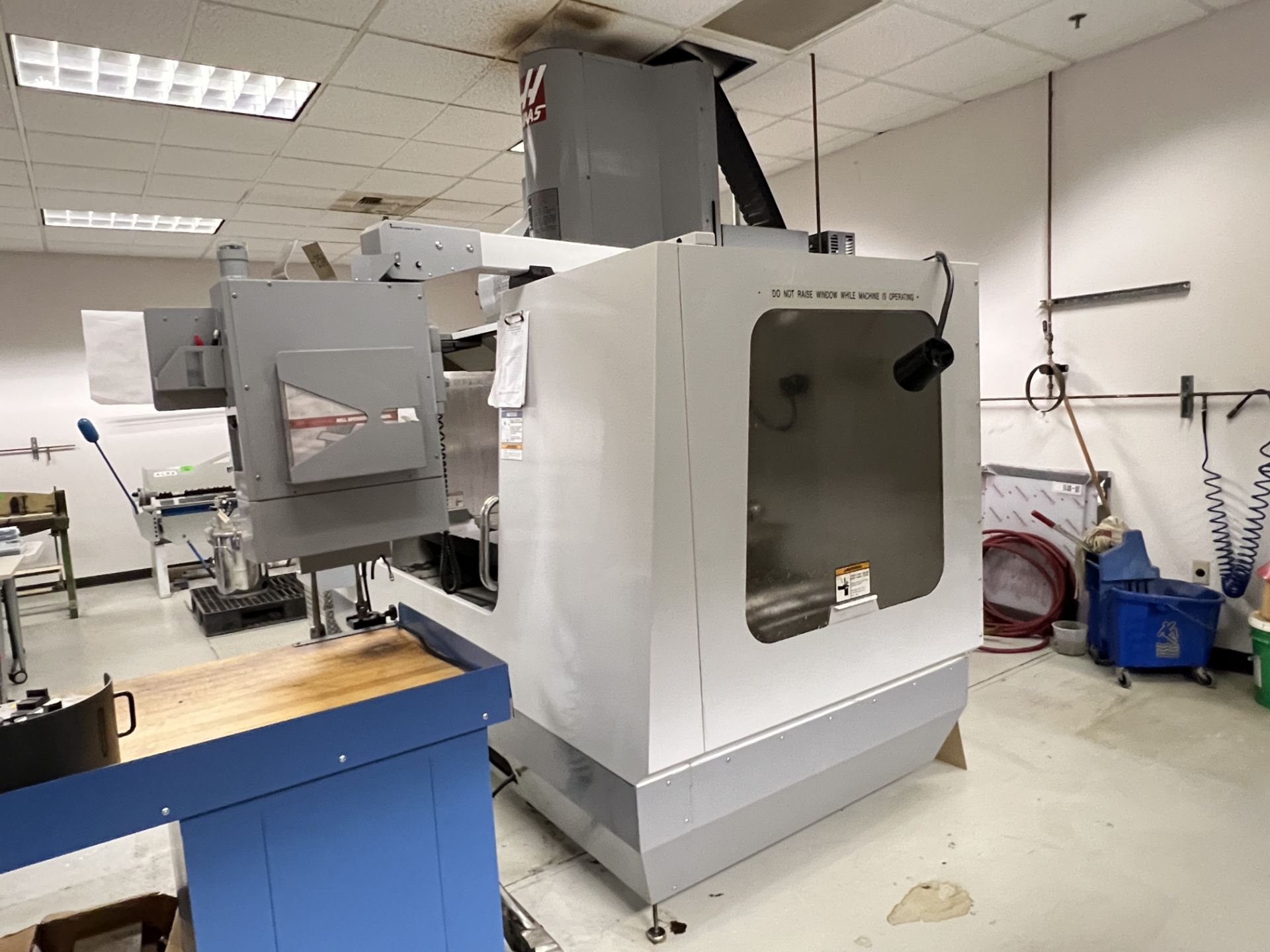 Vertical Milling CNC Machine - Image 2 of 28
