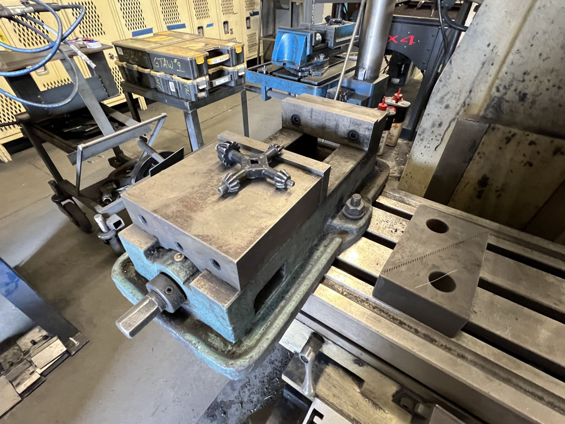 Vertical Knee Milling Machine - Image 4 of 9