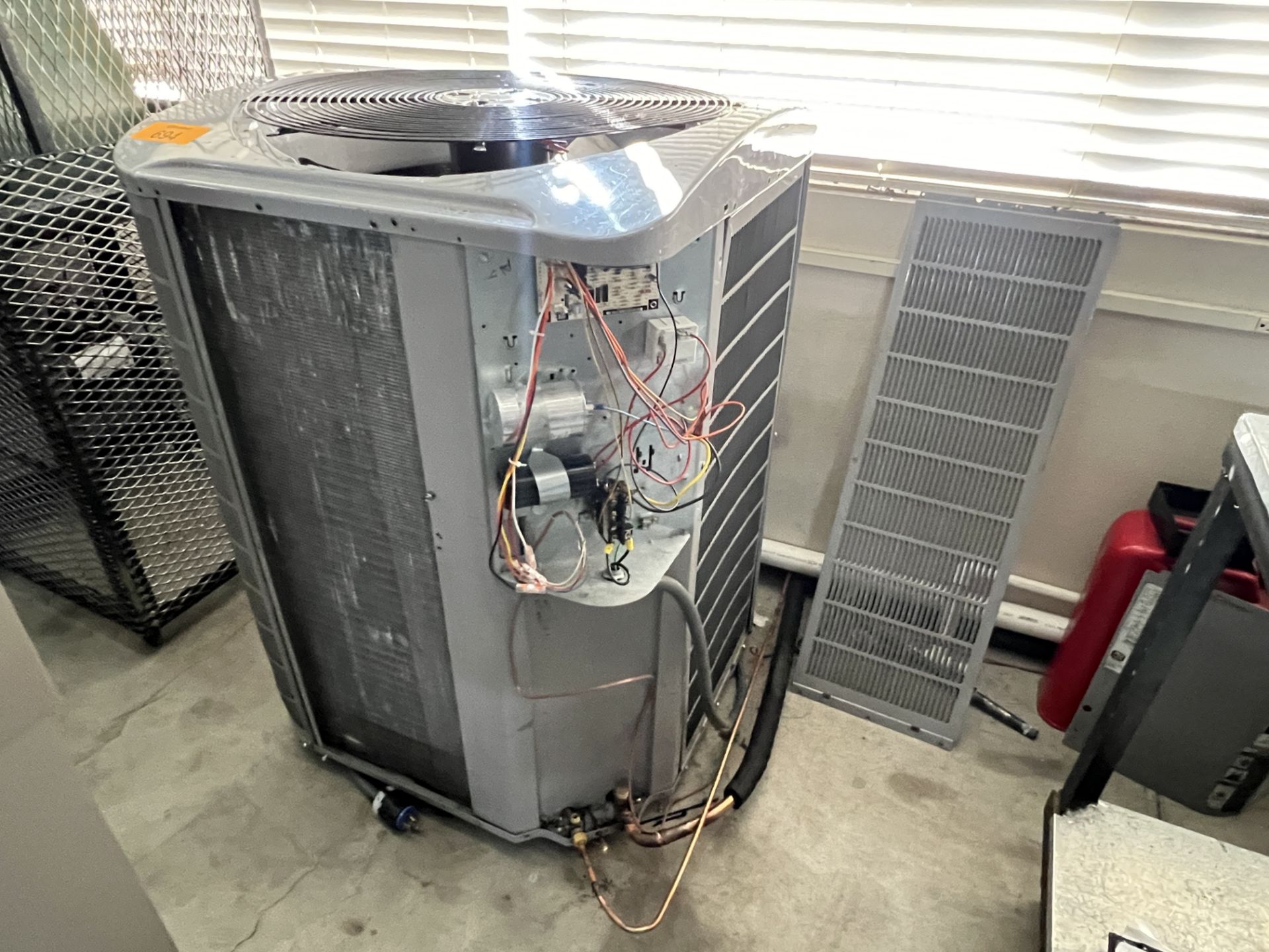 Residential Central Air Conditioner Condenser/Heat Pump - Image 3 of 6