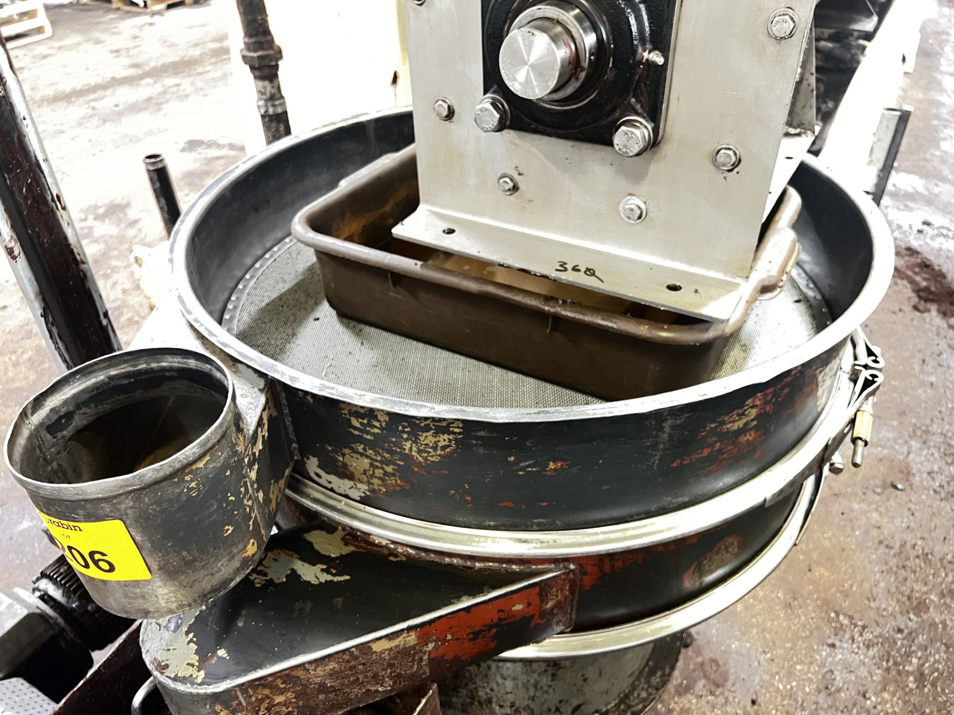 Vibratory Separator - Image 3 of 5