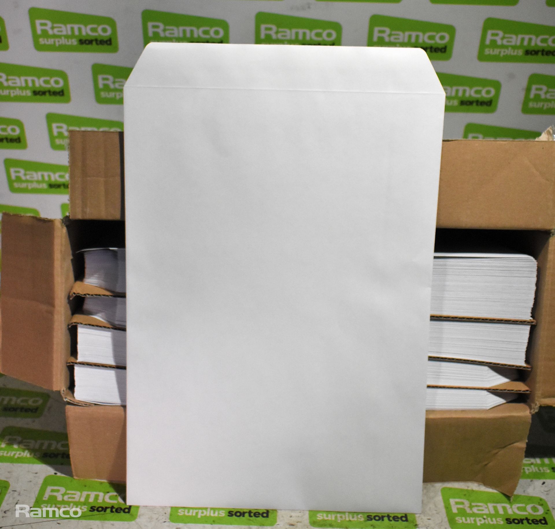 20x boxes of White Lyreco B4 pocket envelopes - 353 x 250mm 100 gsm - 250 envelopes per box - Image 3 of 5