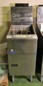 Pitco VF35 stainless steel single tank twin basket gas fryer - W 400 x D 850 x H 1200mm