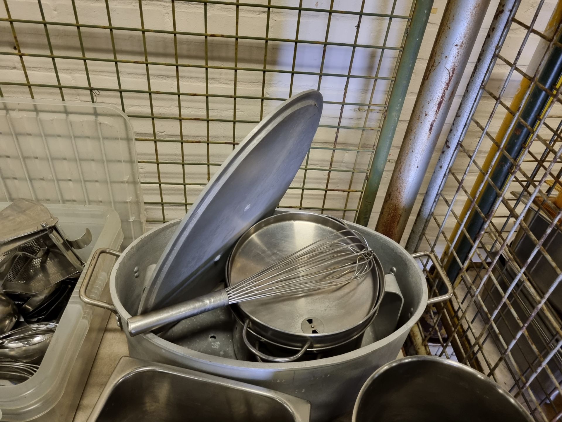 Catering equipment - pans, oven trays, mixing bowls, jugs, date stickers, frying pans and utensils - Image 5 of 6