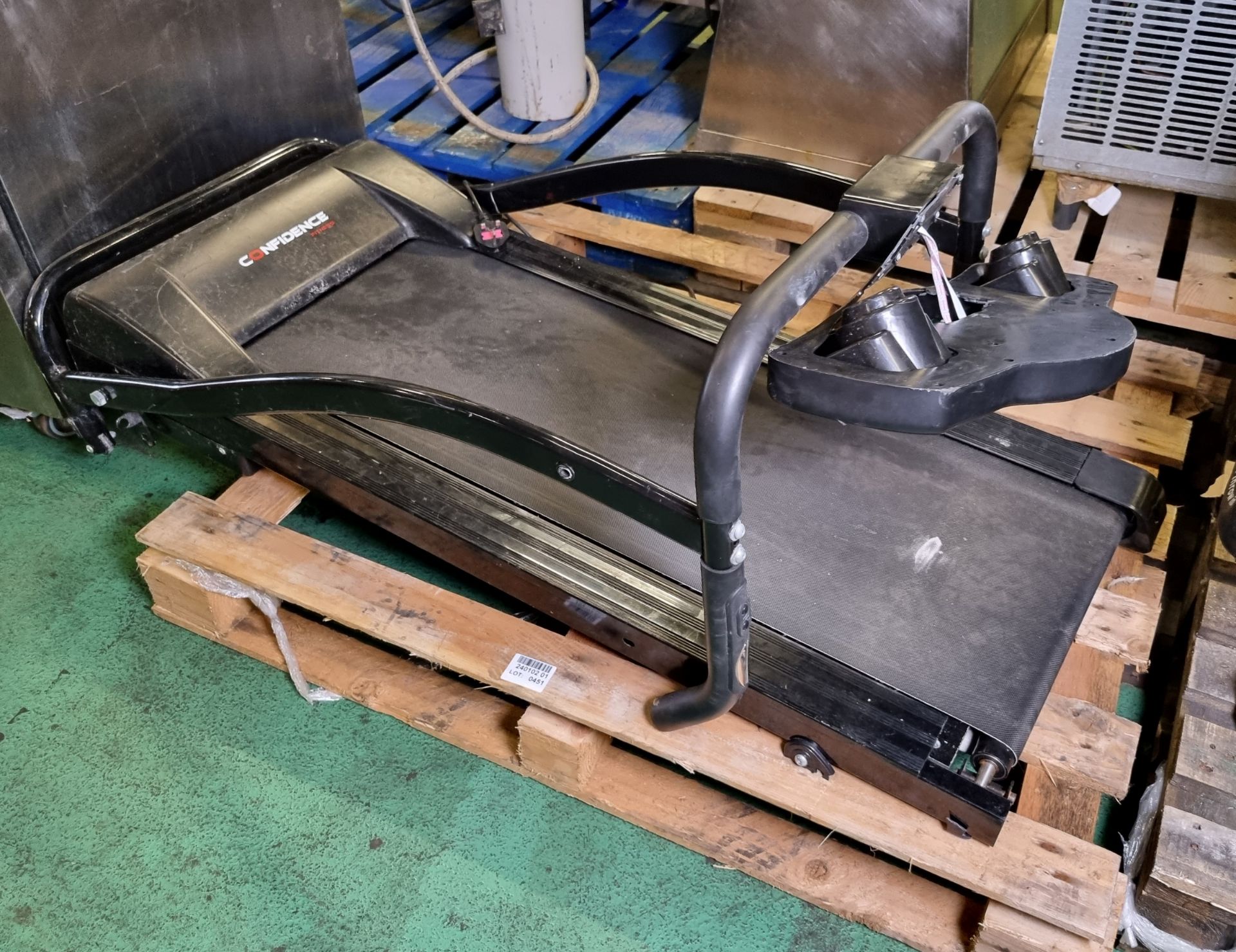 Confidence folding treadmill - L 1400 x W 600 x H 700mm (folded) - SPARES AND REPAIRS - Image 3 of 5