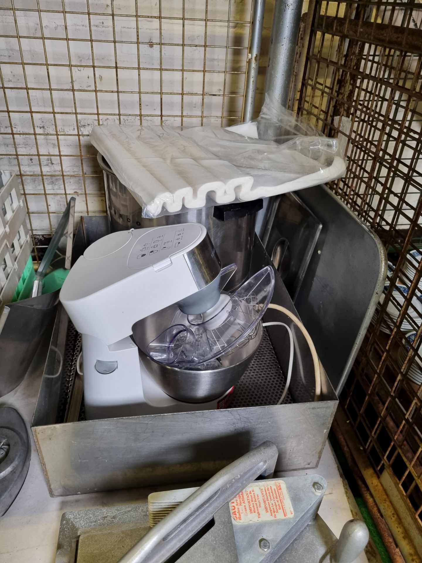 Catering equipment - dishwasher trays, food steamers, small mixer, tomato slicer, blender jug - Image 4 of 7