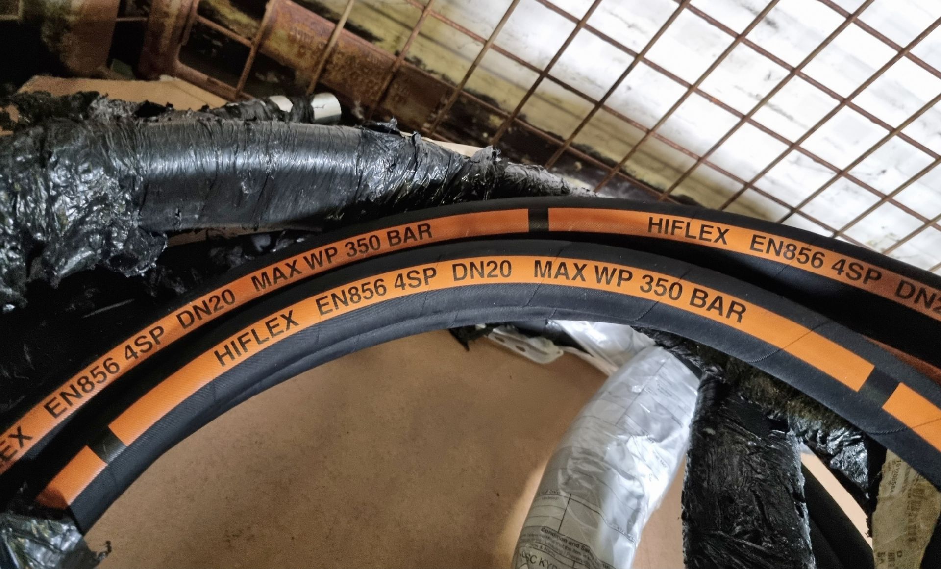 5x HiFlex EN856 4SP DN20 non metallic hoses with fittings - max working pressure: 350 BAR - Image 4 of 5