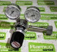 2x Concoa 3023302-01-000 pressure regulators