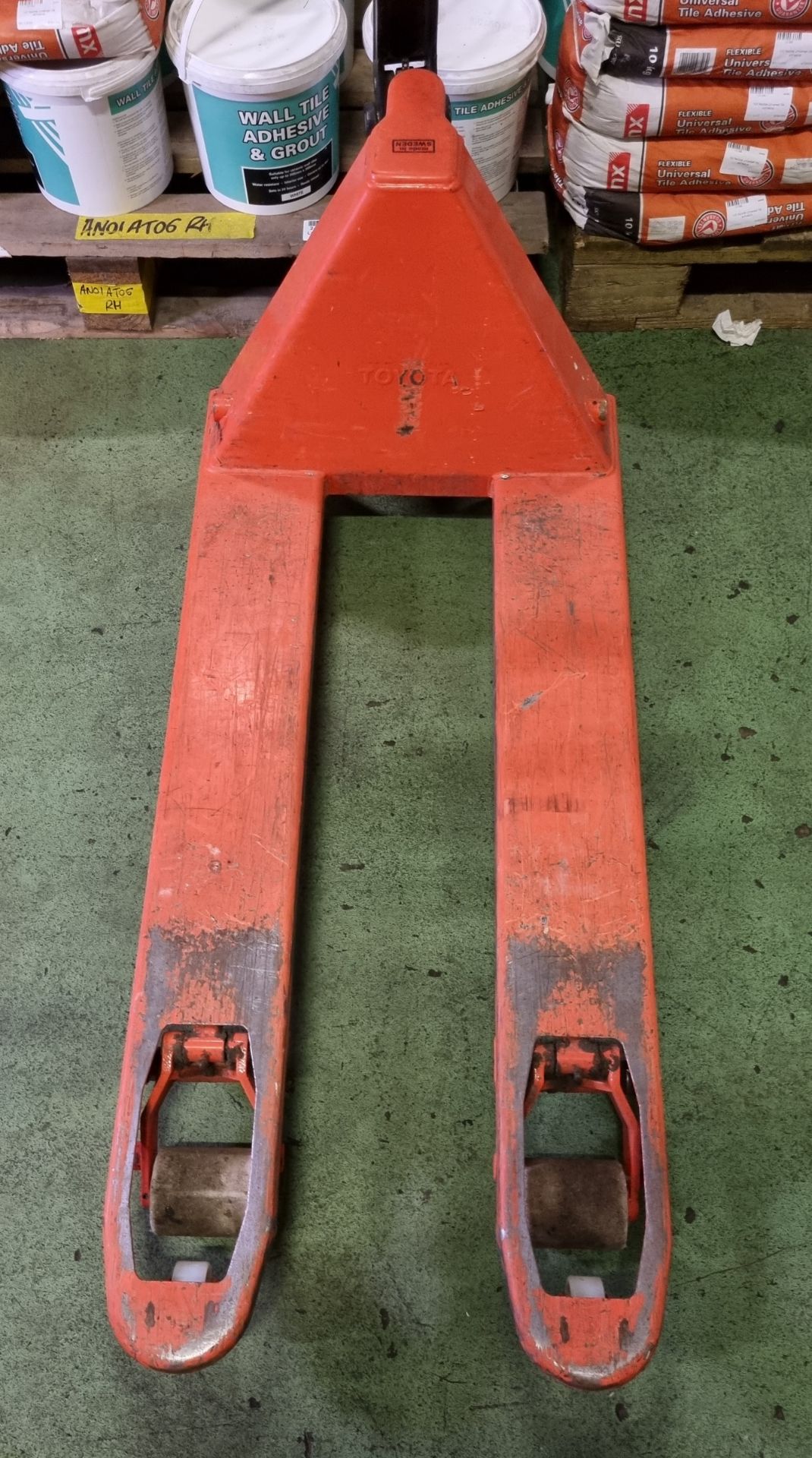 Toyota pedestrian pump truck - L 1500 x W 540 x H 1250mm
