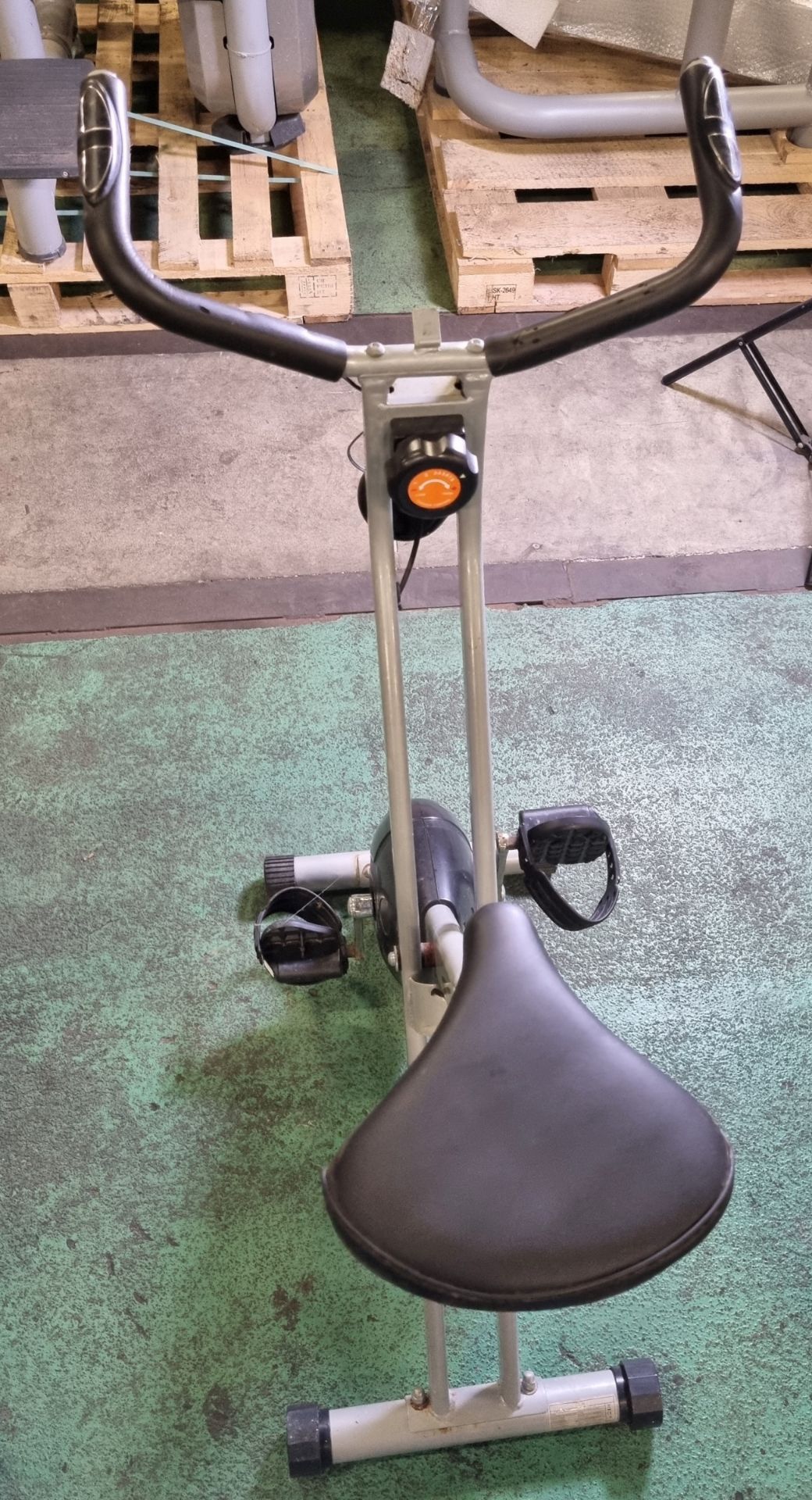 2x static exercise bikes - AS SPARES OR REPAIRS - Full details in the description - Bild 8 aus 9