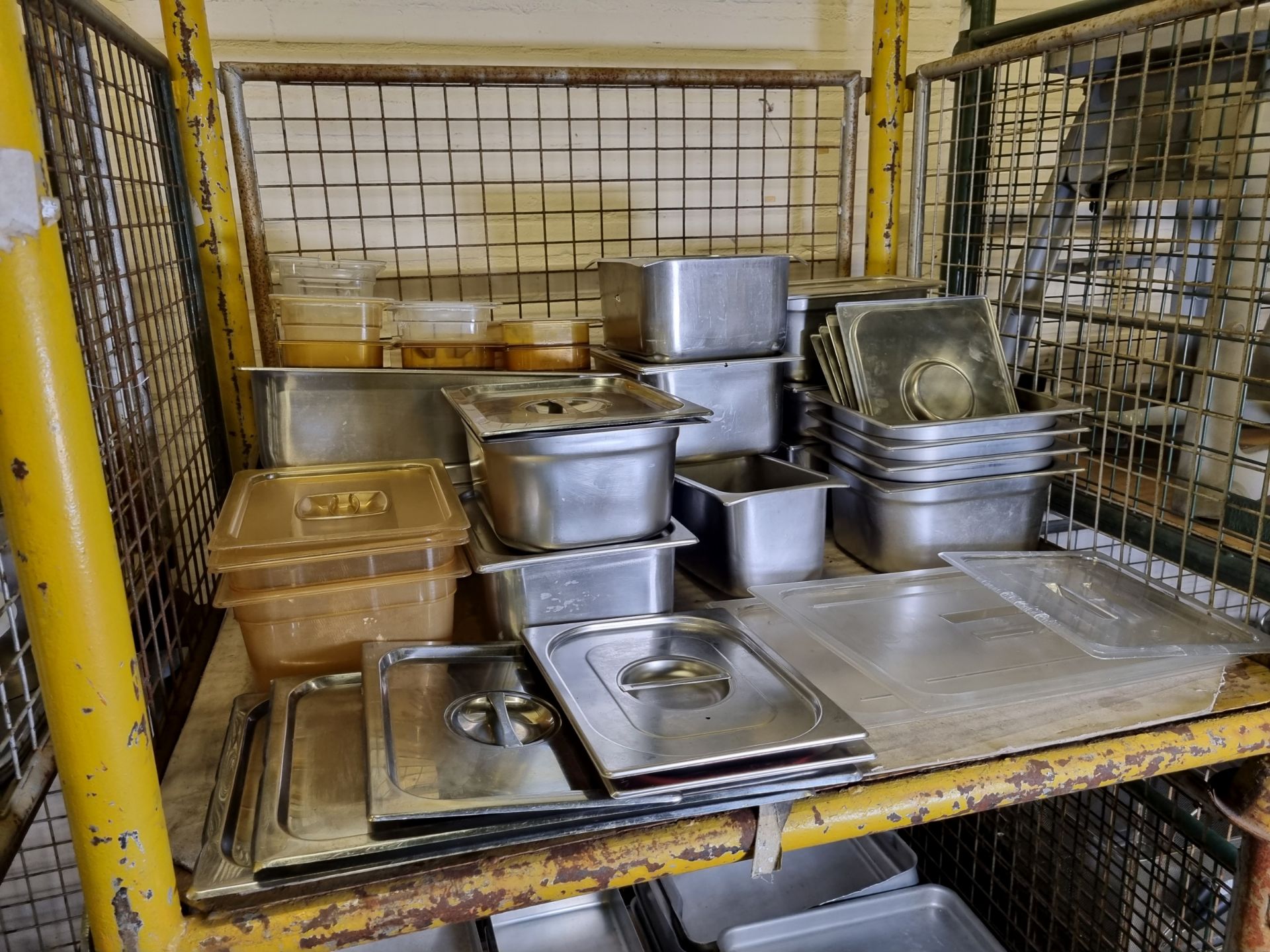 Catering equipment - mixed sized gastronorm pans and lids - stainless steel and plastic - Image 2 of 5