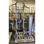 Technogym kneel-easy chin and dip machine (plastic damaged on unit as pictured) - L 1420 x W 1290mm