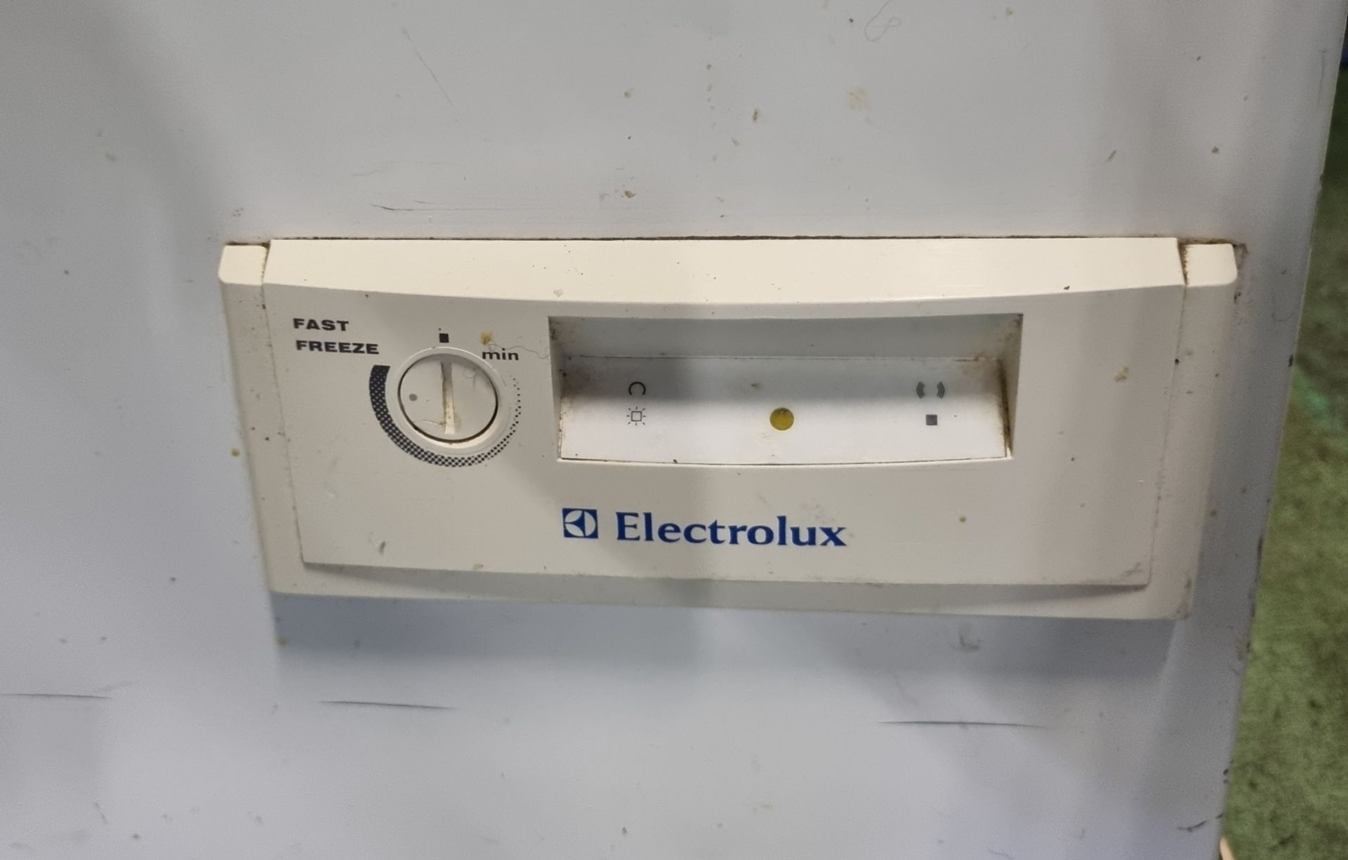 Electrolux ECN2747 chest freezer - W 940 x D 620 x H 800mm - Image 4 of 6