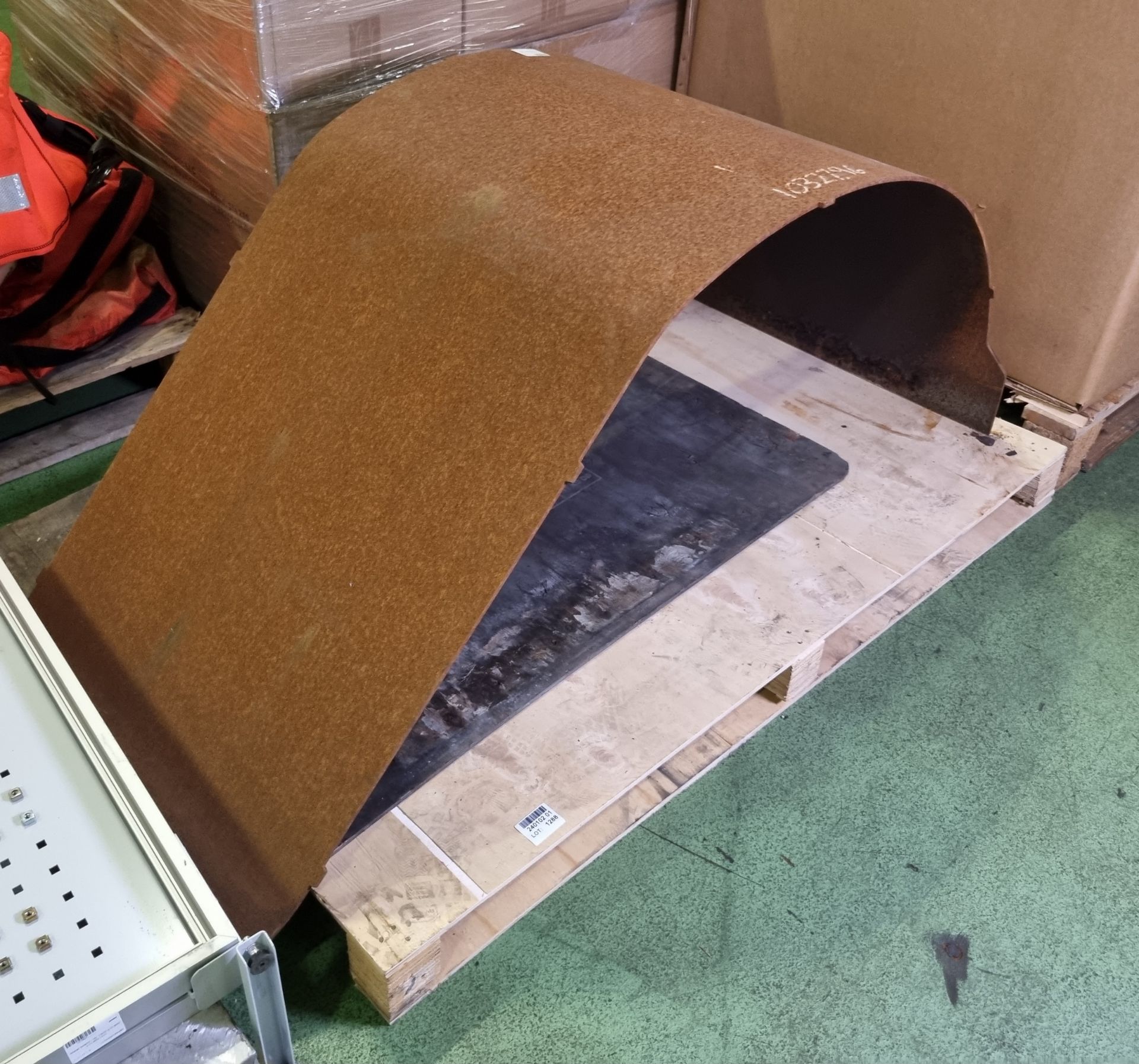 HGV vehicle parts - metal arched floor part - rusted - Image 3 of 3