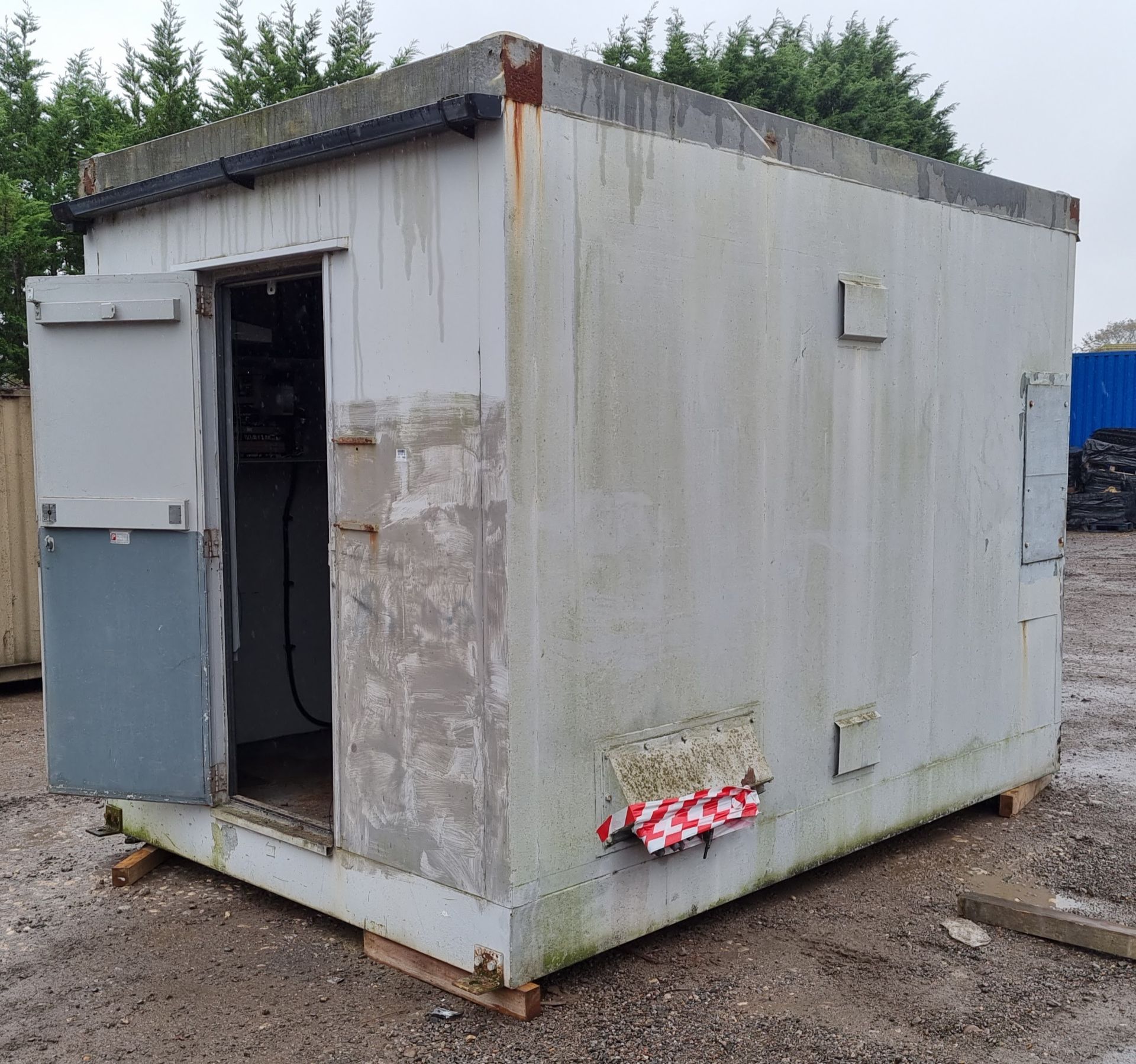 Metal container - single door on one end - L 13 x W 9 x H 9.5 ft - will require new lock - Bild 7 aus 7