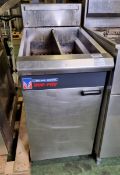 Blue Seal stainless steel twin fryer gas - W 450 x D 900 x H 1070mm