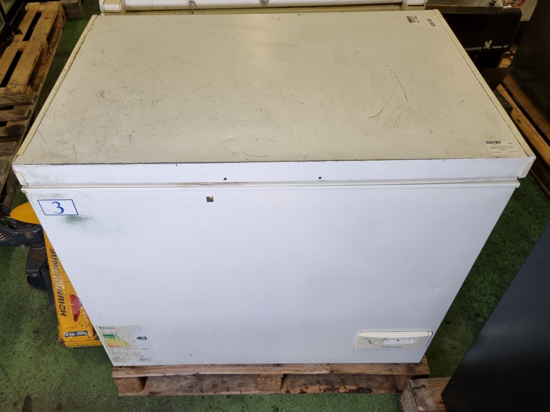 Electrolux ECN2747 chest freezer - W 940 x D 620 x H 800mm - Image 2 of 6