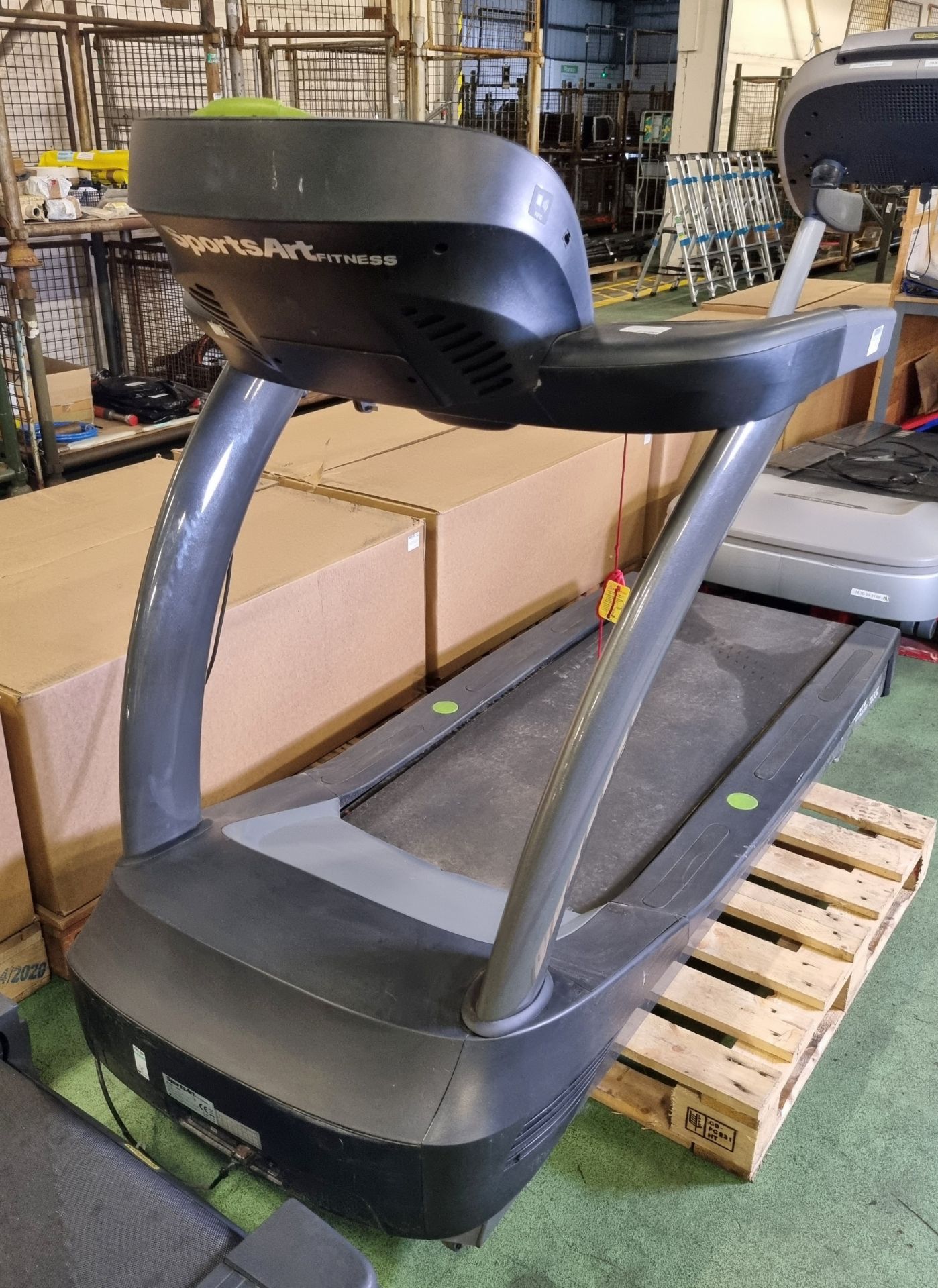 SportsArt T655L treadmill - L 2300 x W 850 x H 1450mm - DAMAGED - Image 7 of 8