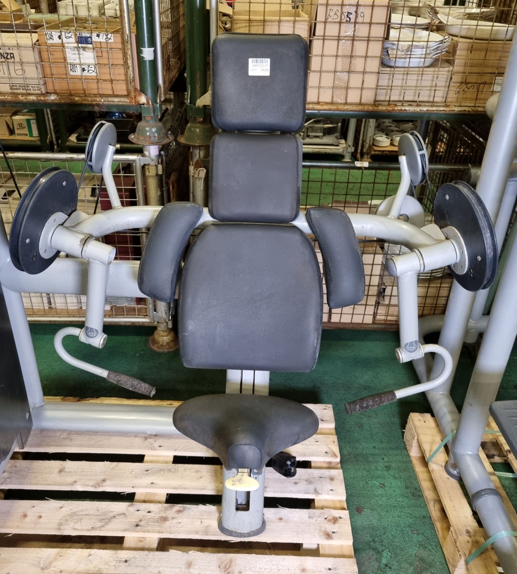 Technogym arm curl - 65kg weight plates - L 1400 x W 800 x H 1400mm - WEAR AND TEAR ON SEAT - Image 3 of 6