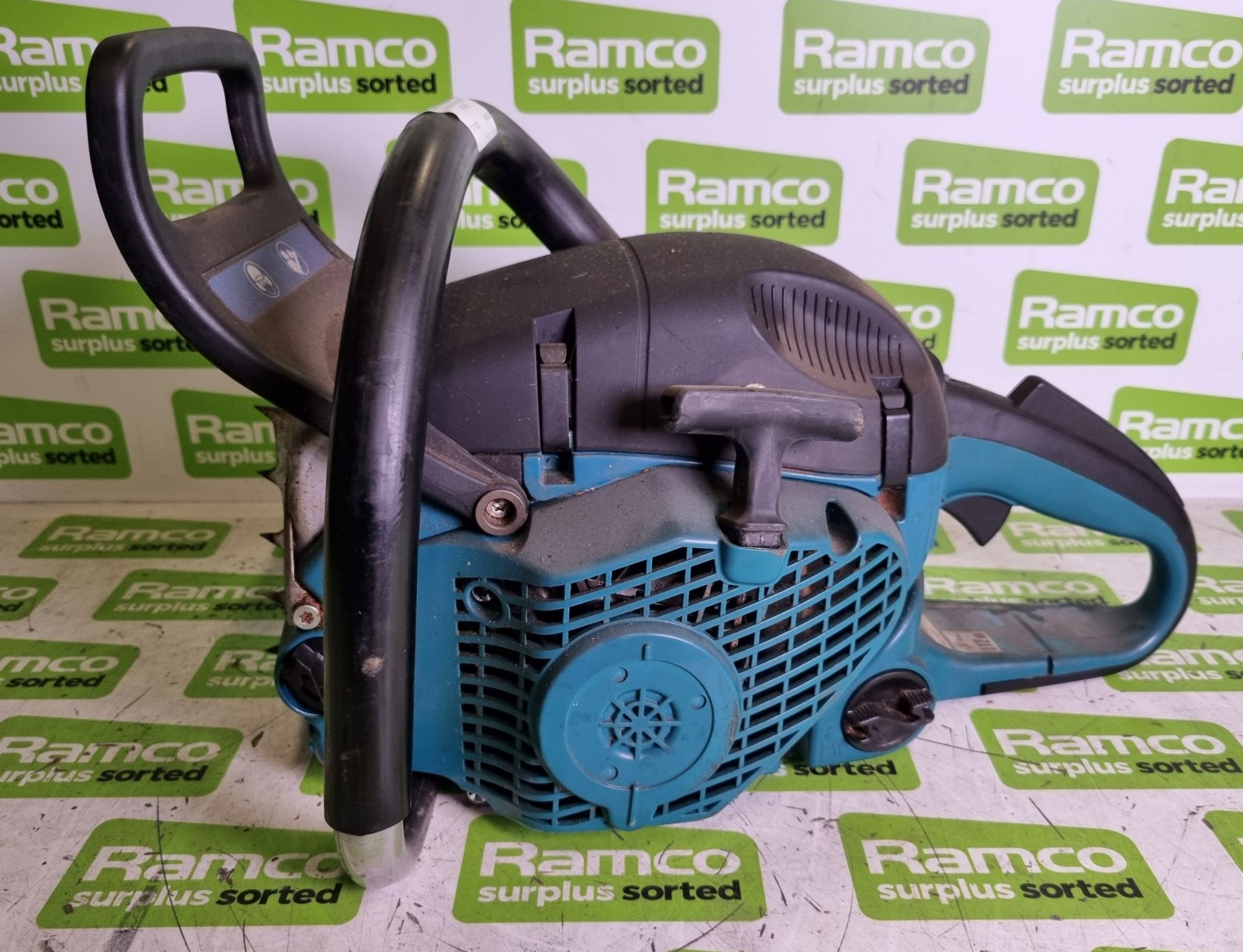 Makita DCS5030 50cc petrol chainsaw - SPARES OR REPAIRS - Image 3 of 4