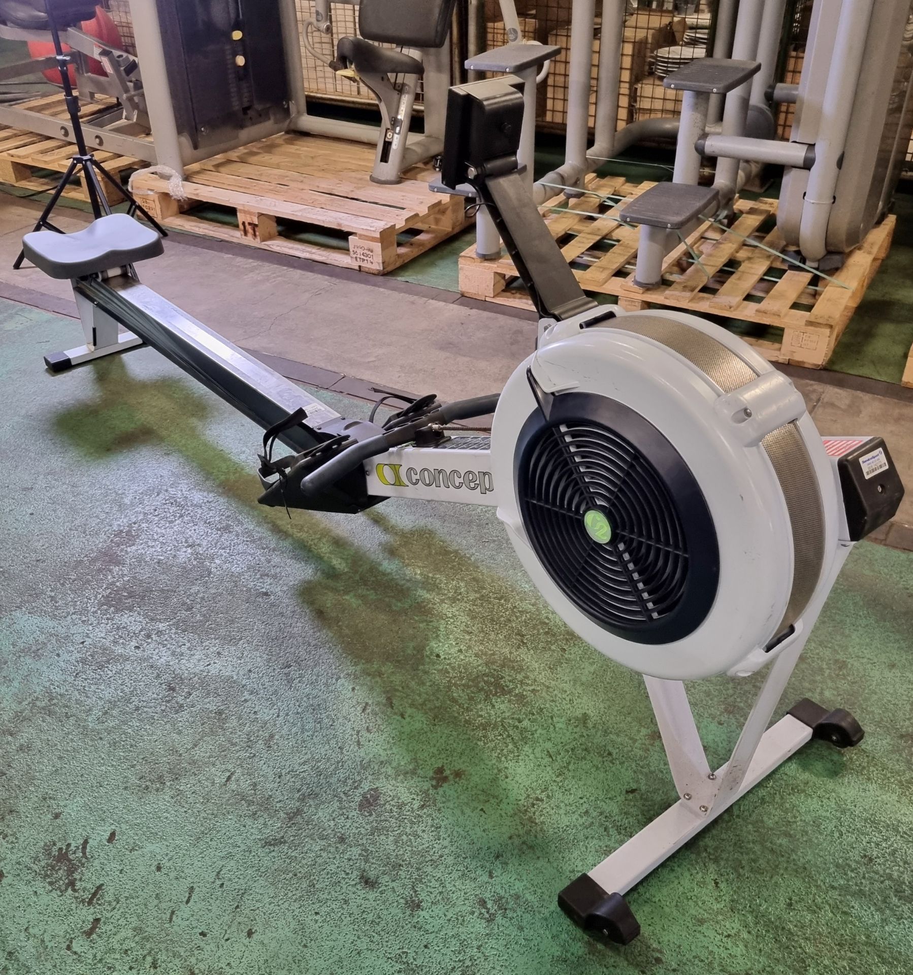 Concept 2 indoor rower with PM3 console - L 2440 x W 610 x H 1060mm - Image 4 of 5