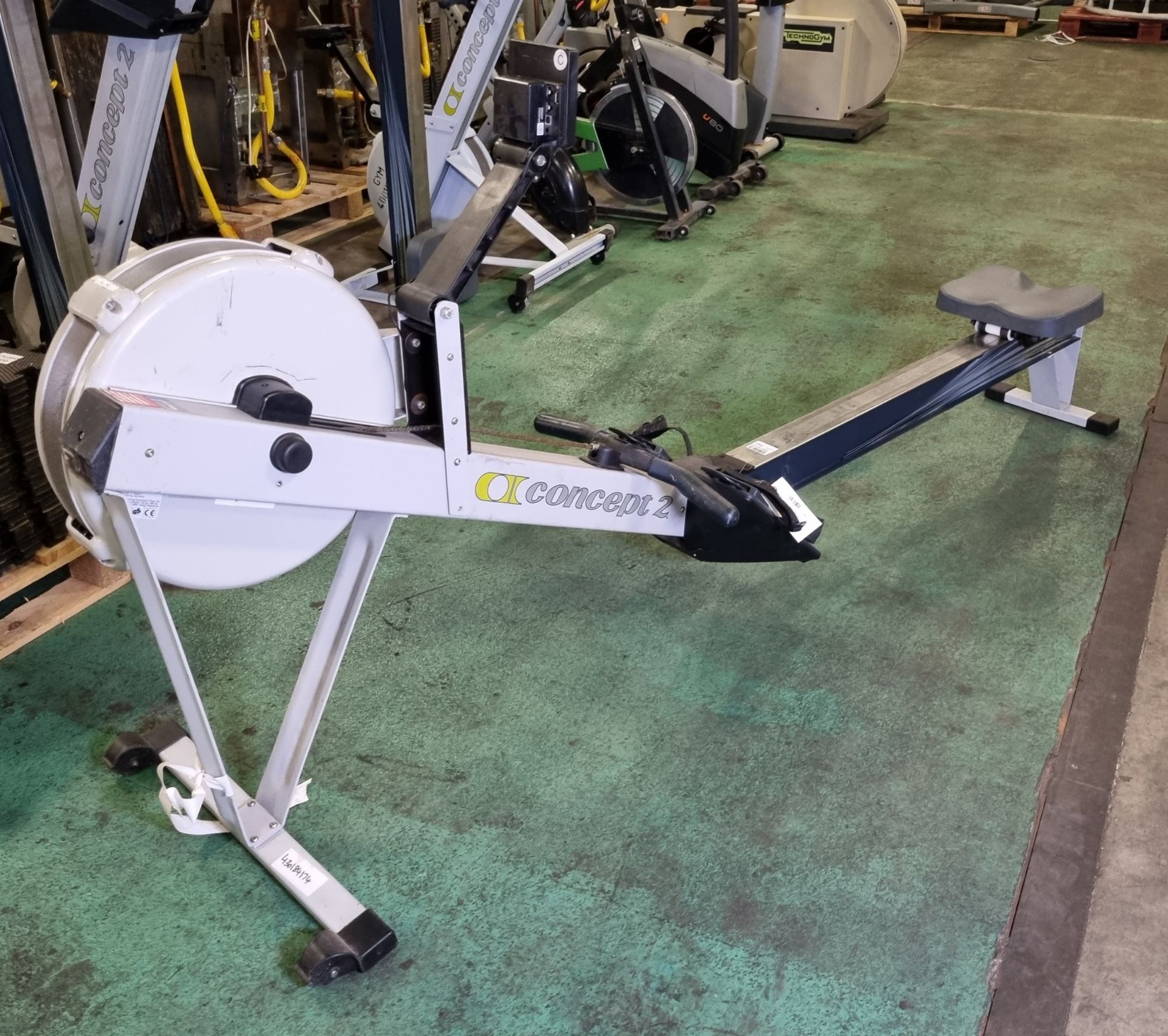 Concept 2 indoor rowing machine with PM5 console - L 2440 x W 610 x H 1060mm - Image 3 of 6