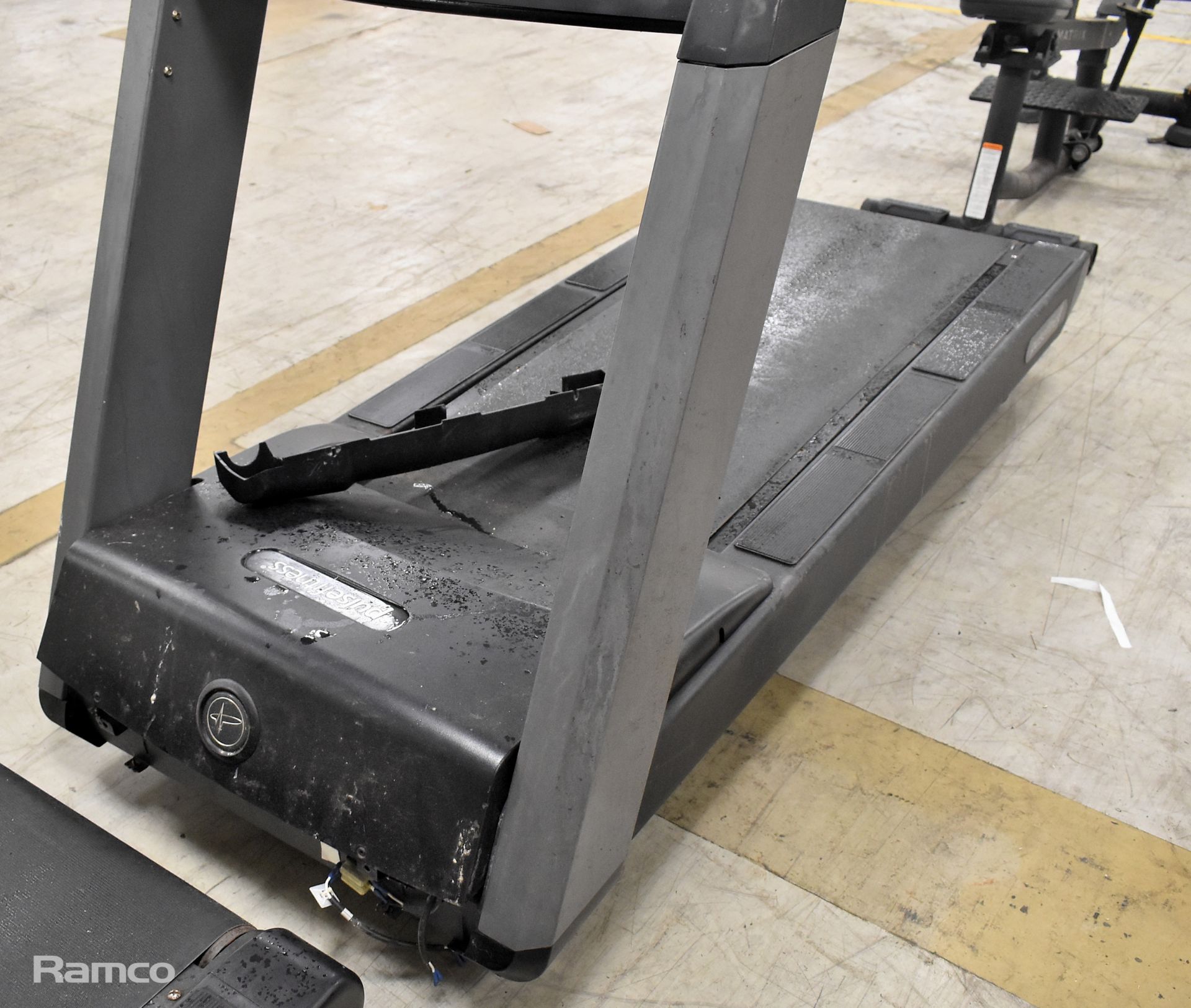 Pulse fitness treadmill - L 2000 x W 850 x H 1600mm - Bild 6 aus 8