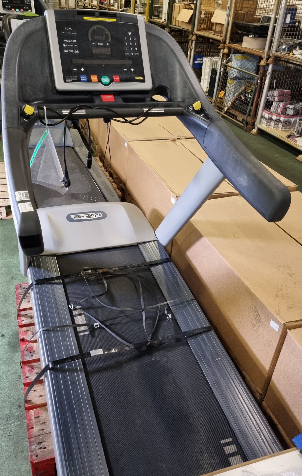 Technogym treadmill - 250V - L 2200 x W 950 x H 1550mm - Image 3 of 5