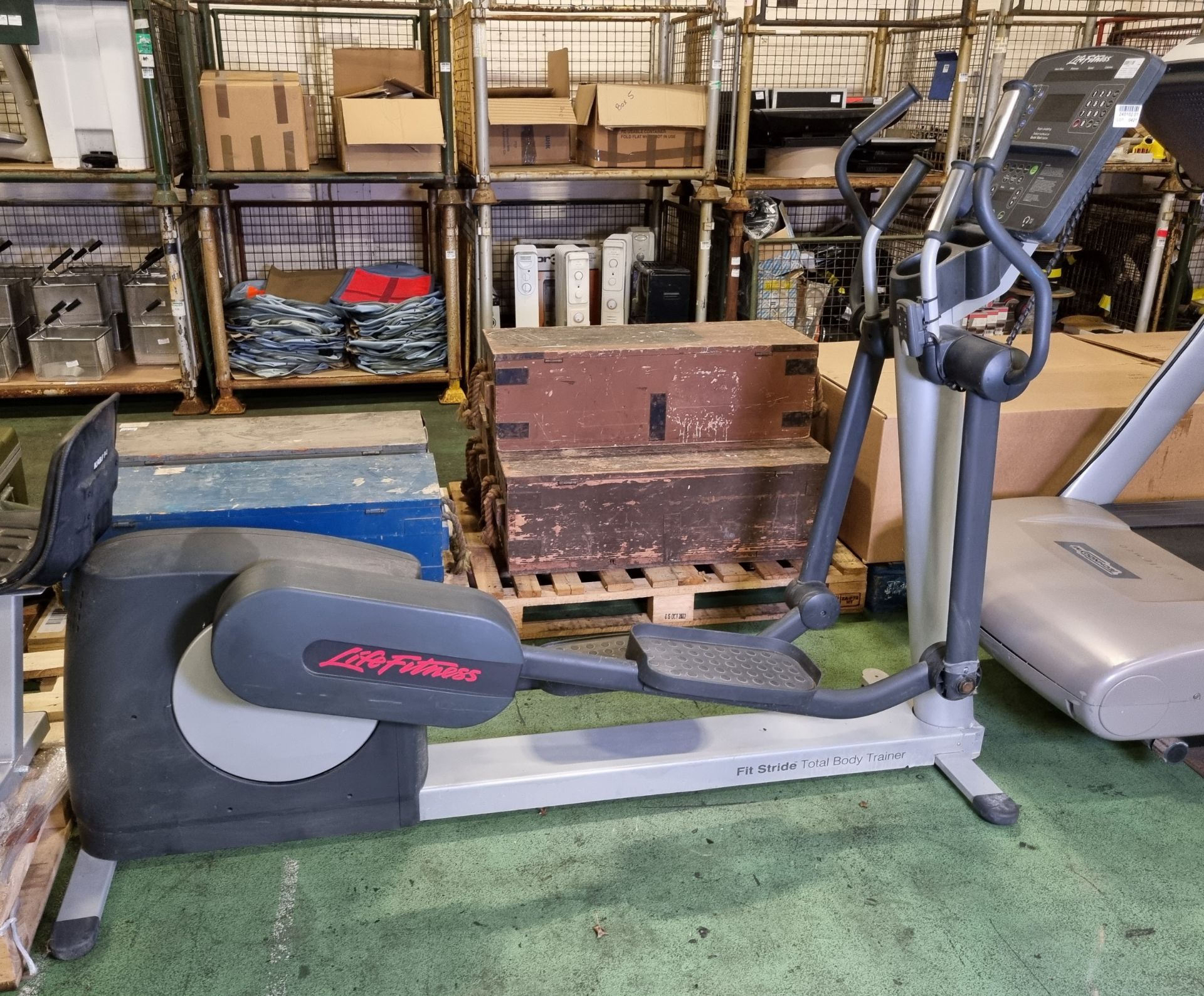 Life Fitness Fit Stride elliptical cross trainer - L 2100 x W 800 x H 1600mm - DAMAGE AND RUSTING