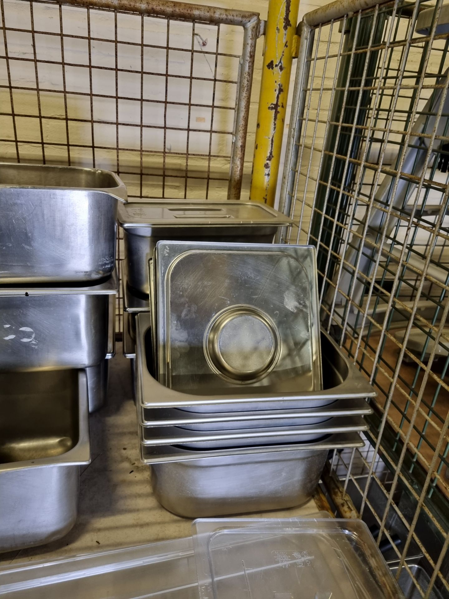Catering equipment - mixed sized gastronorm pans and lids - stainless steel and plastic - Image 3 of 5