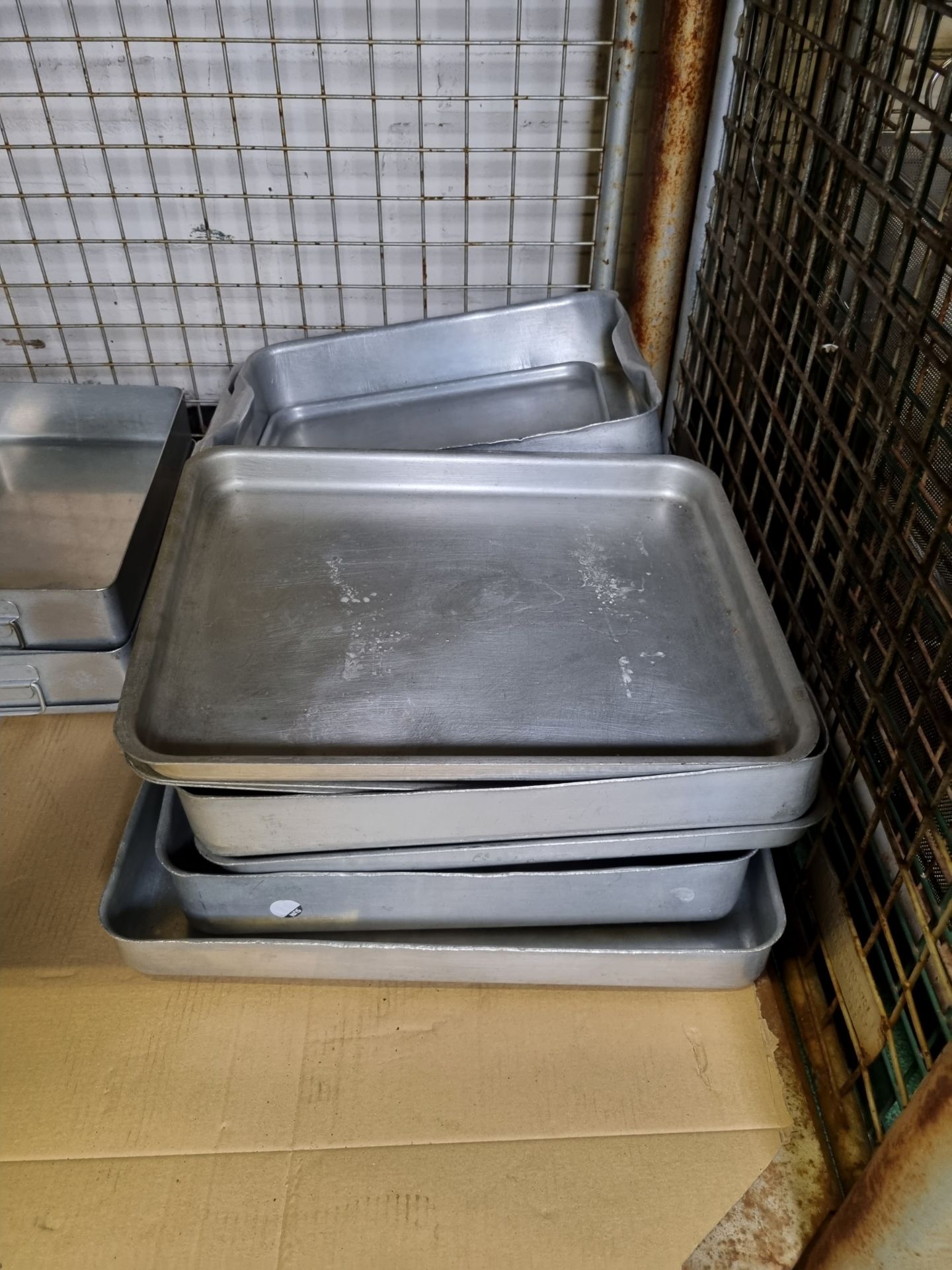 Catering equipment - roasting dishes, bakewell pans and baking trays - Image 3 of 5