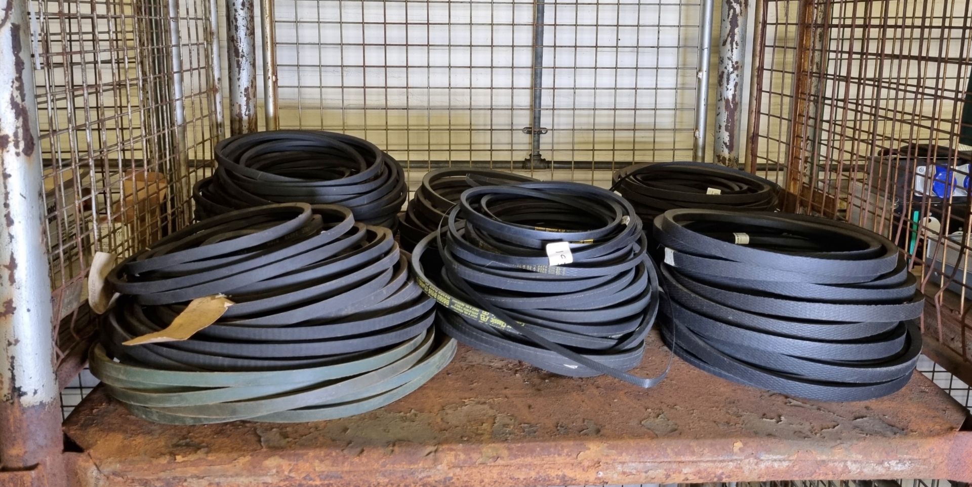 Pulley drive belts - V belt and toothed belts - mixed sizes