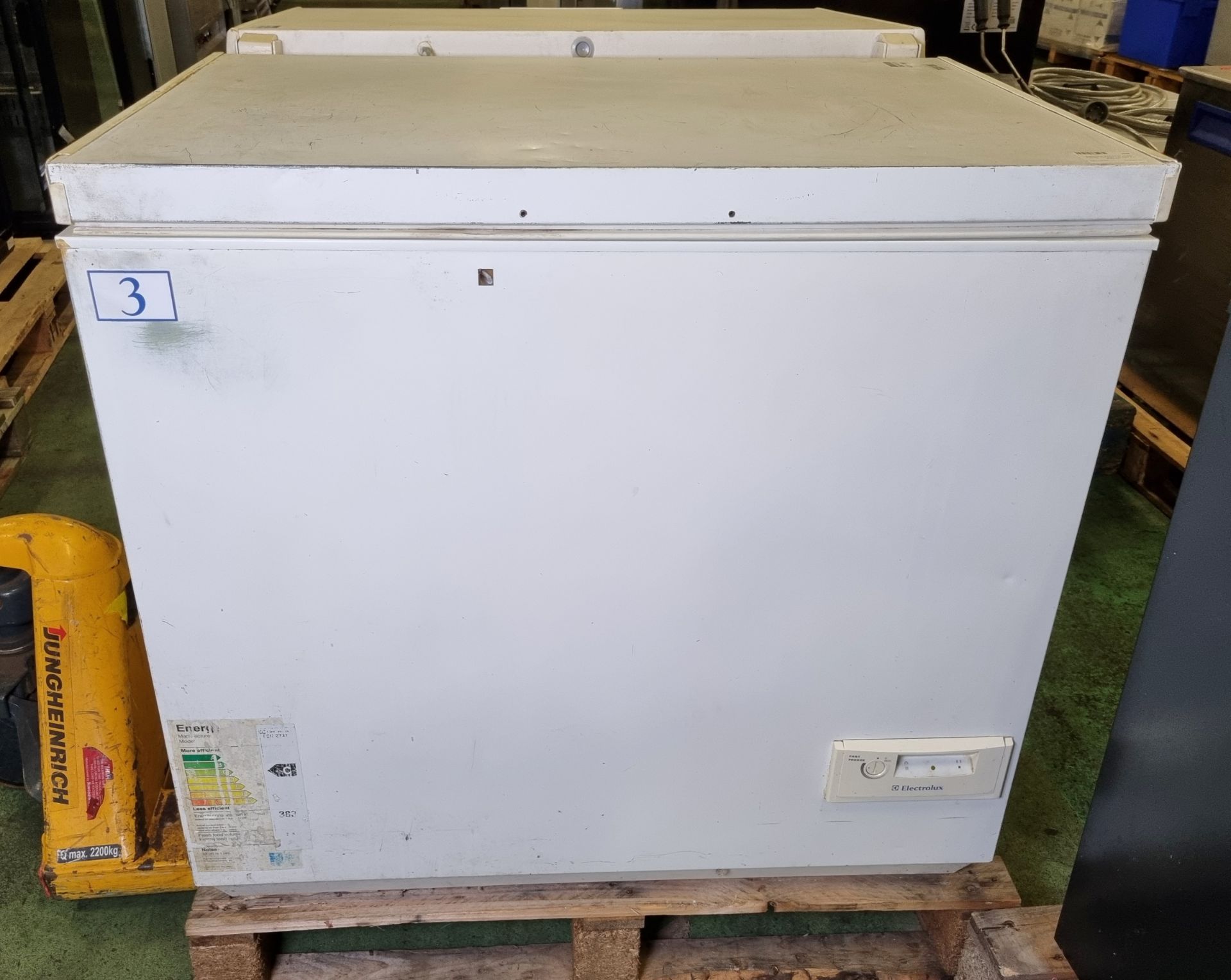Electrolux ECN2747 chest freezer - W 940 x D 620 x H 800mm