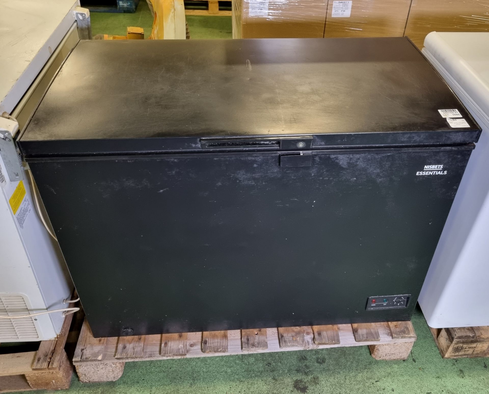 Nisbets DA536 chest freezer - black - W 1120 x D 660 x H 830mm - Image 2 of 5