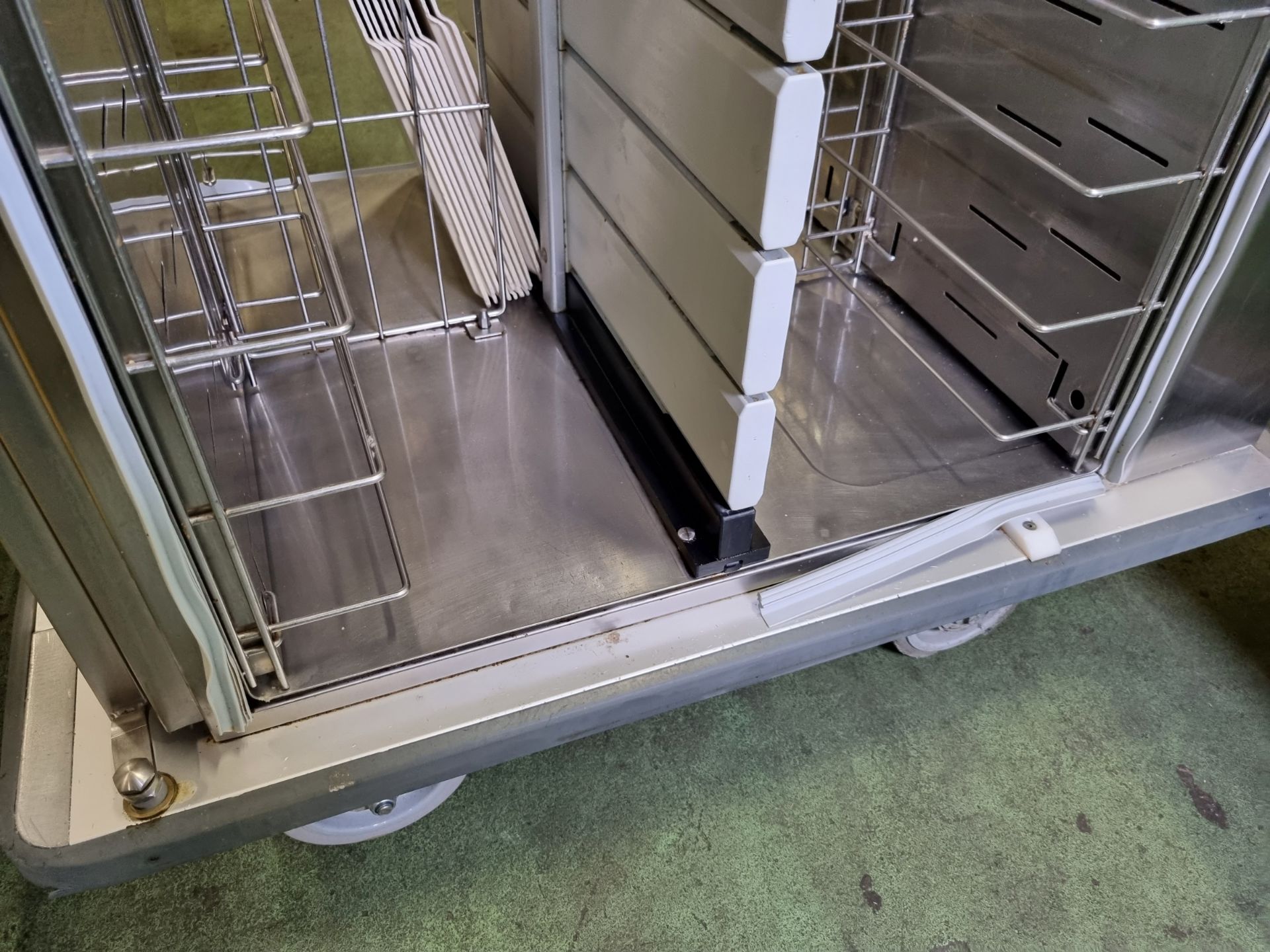 Burlodge RTS hot and cold tray delivery trolley - opens boths sides - W 800 x D 1100 x H 1500mm - Image 4 of 6