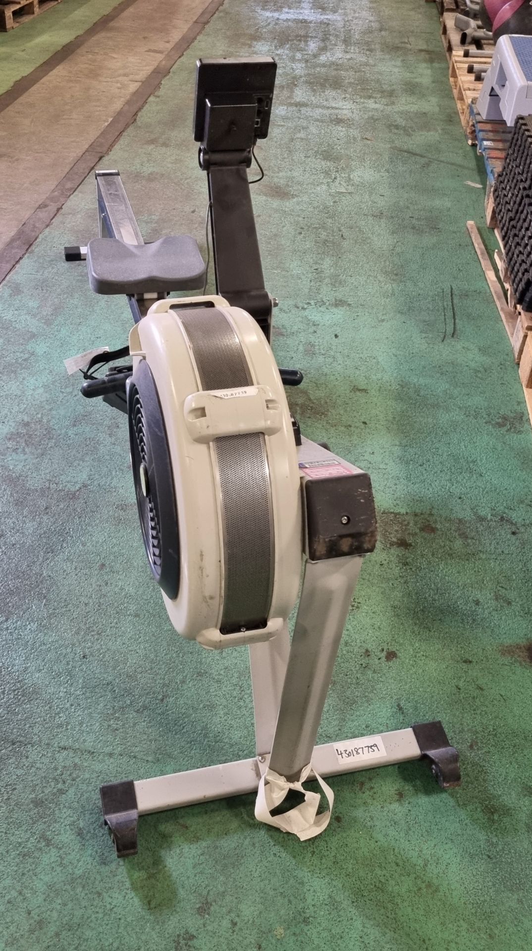 Concept 2 indoor rowing machine with PM5 console - AS SPARES OR REPAIRS - Bild 3 aus 5