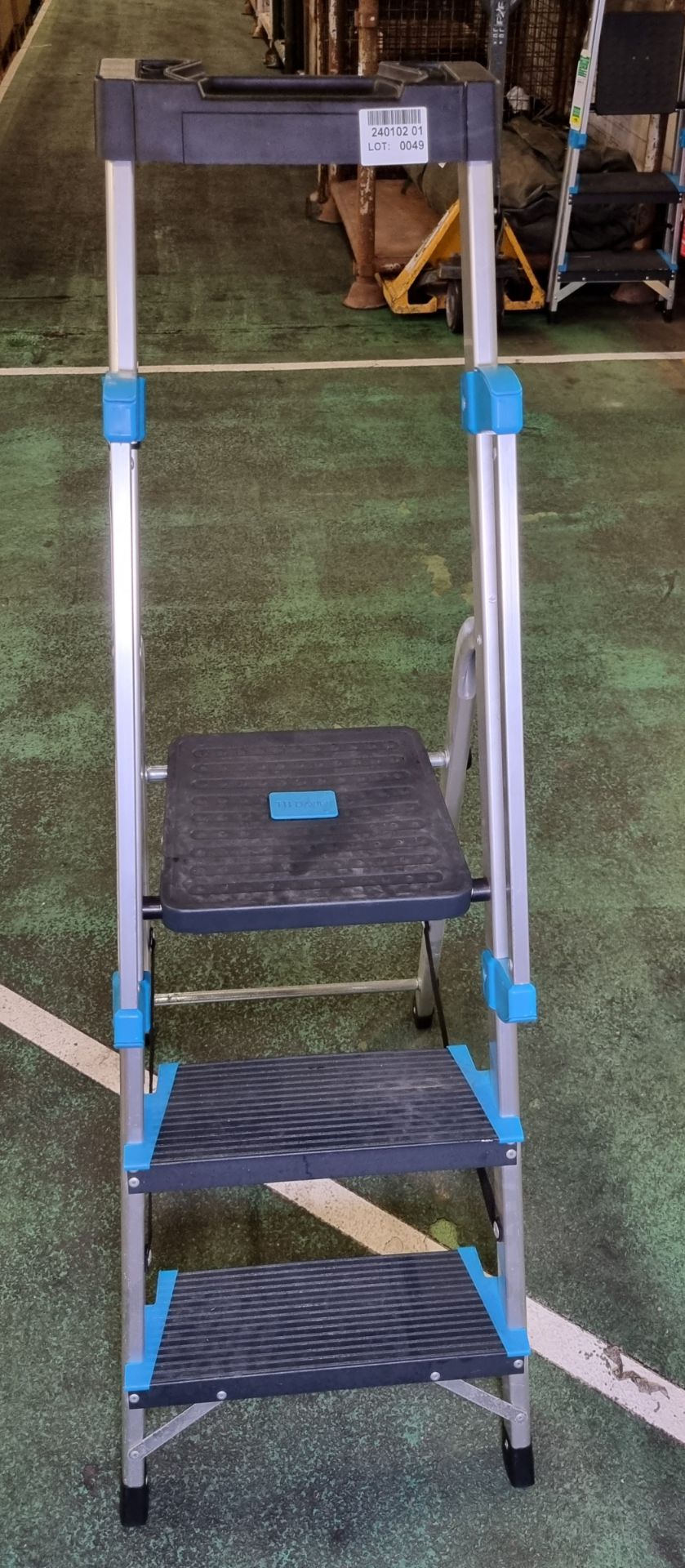 TB Davies 3 tread premier XL platform step ladder